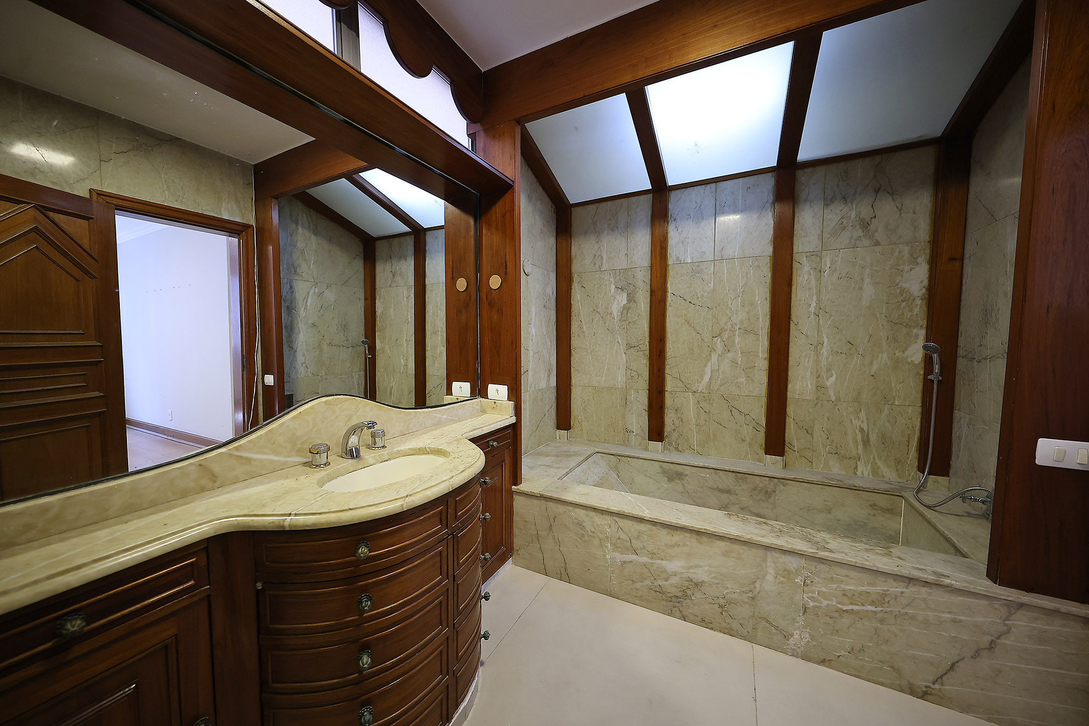  Apartment with direct ocean views in a building with amenities - 物件實景