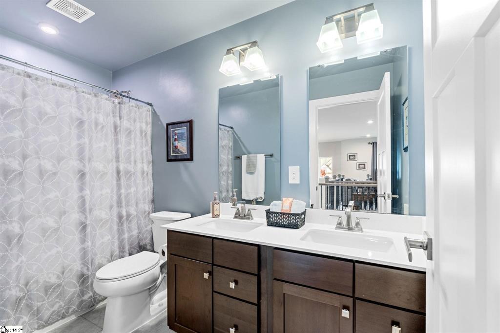 Greenville, South Carolina, 29607, United States, 6 Bedrooms Bedrooms, ,4 BathroomsBathrooms,Residential,For Sale,1986555