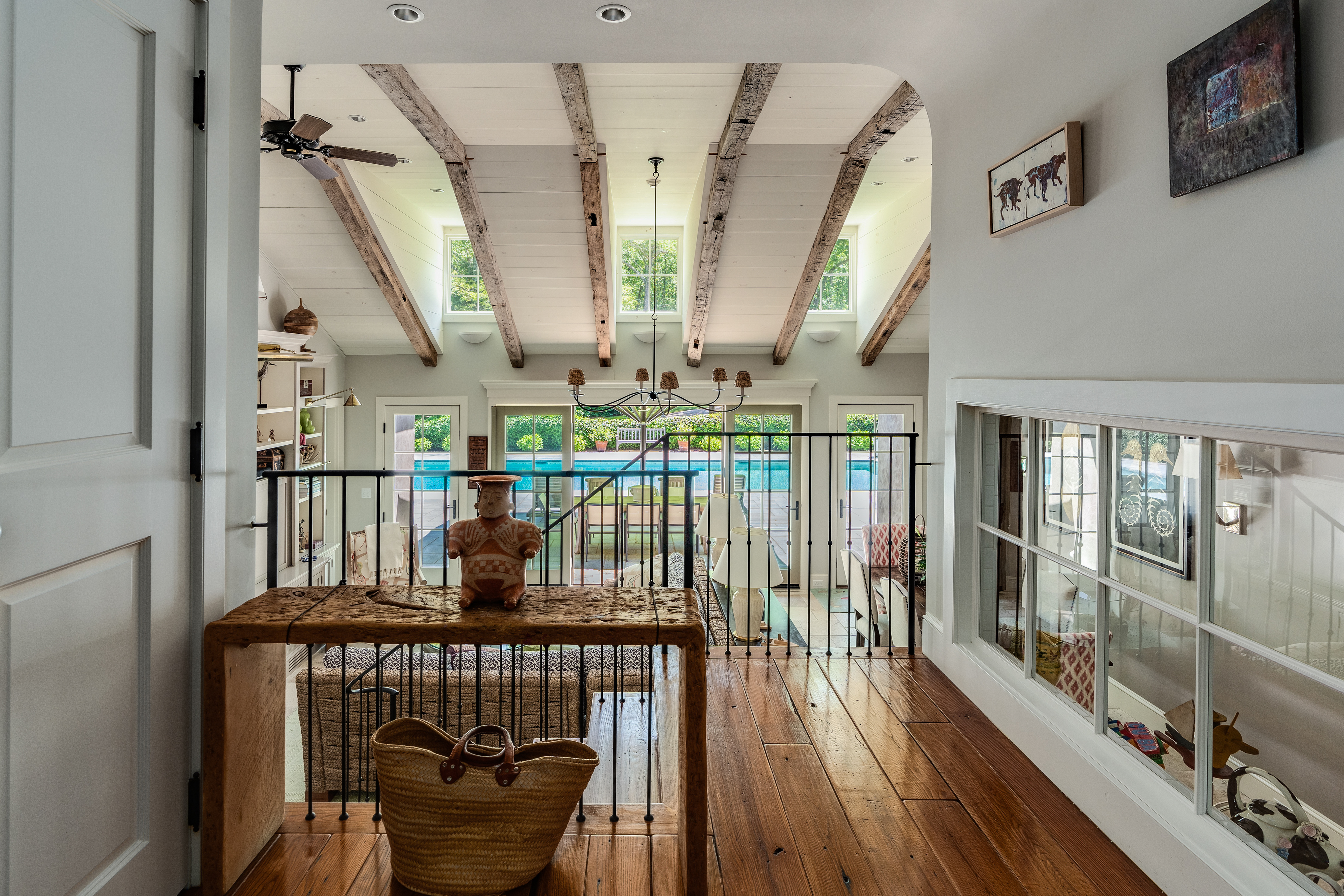  Hilltop Estate Offers Old World Elegance & Modern Luxury - 物件實景