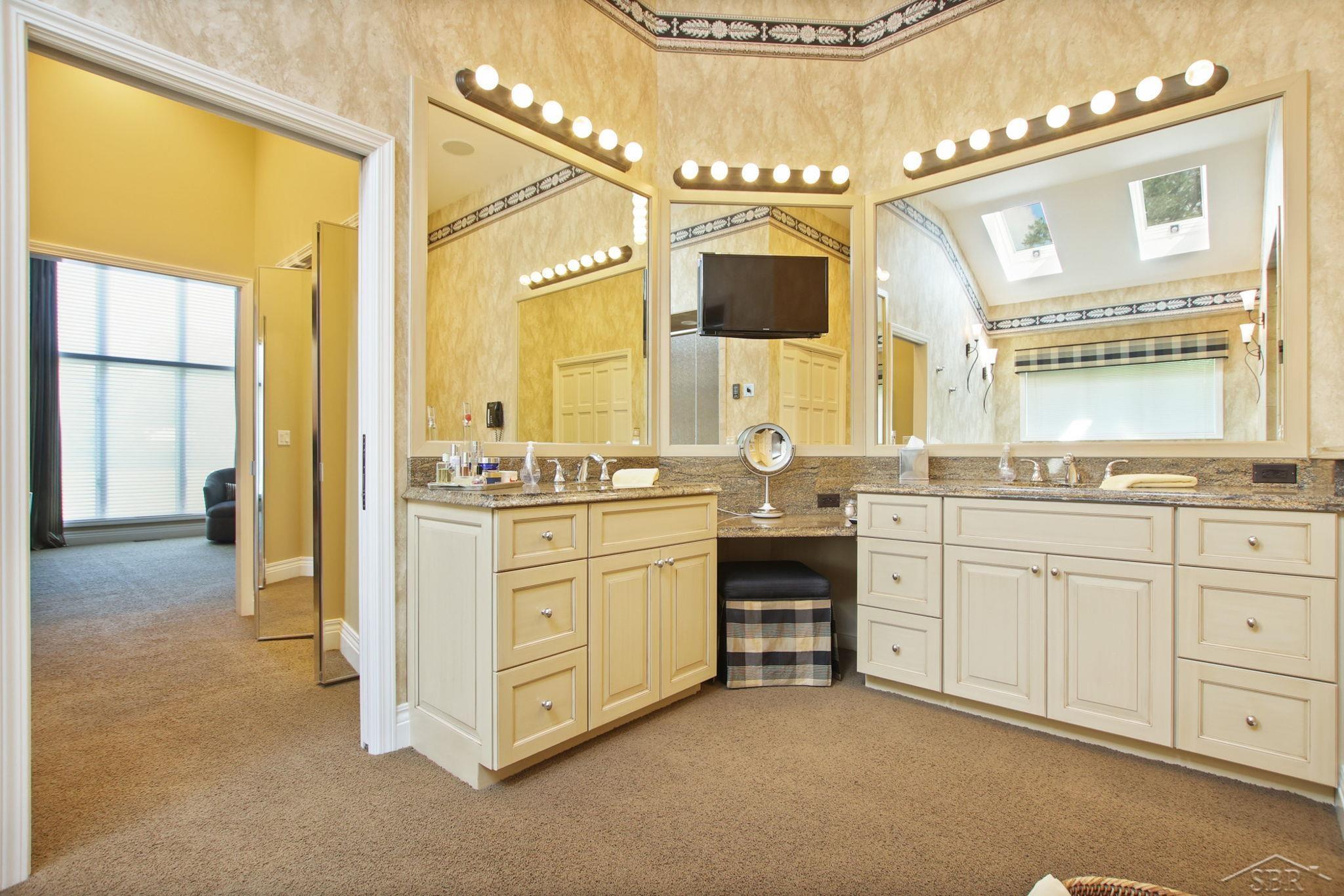 210 Golfview, Saginaw, Michigan, 48638, United States, 4 Bedrooms Bedrooms, ,6 BathroomsBathrooms,Residential,For Sale,210 Golfview,1320030