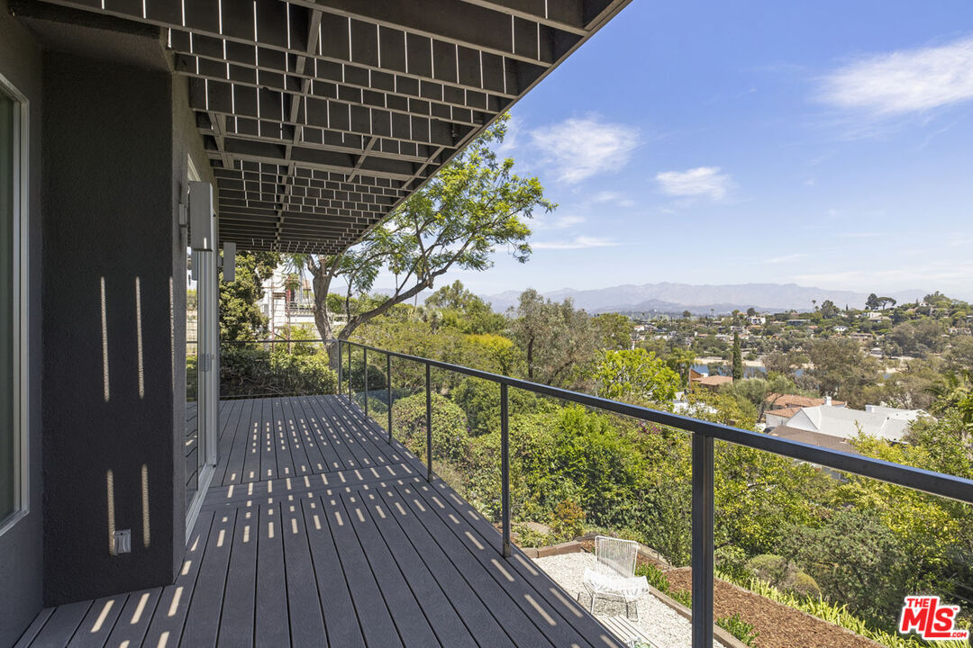 Los Angeles, California, 90039, United States, 3 Bedrooms Bedrooms, ,4 BathroomsBathrooms,Residential,For Sale,1934382