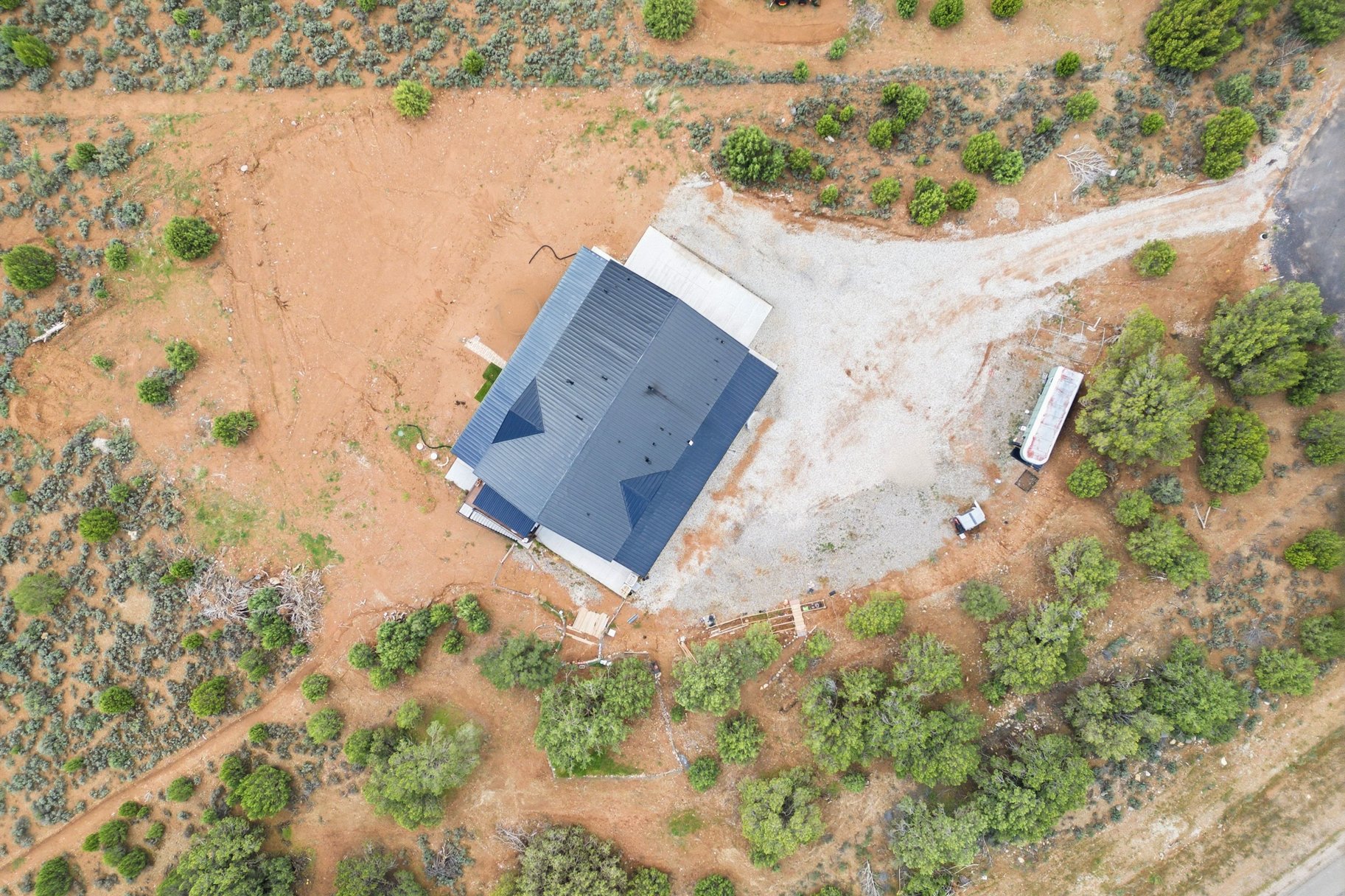  5 Acres • Two Homes In One • Horse Property With Flexible Living Options - 物件實景