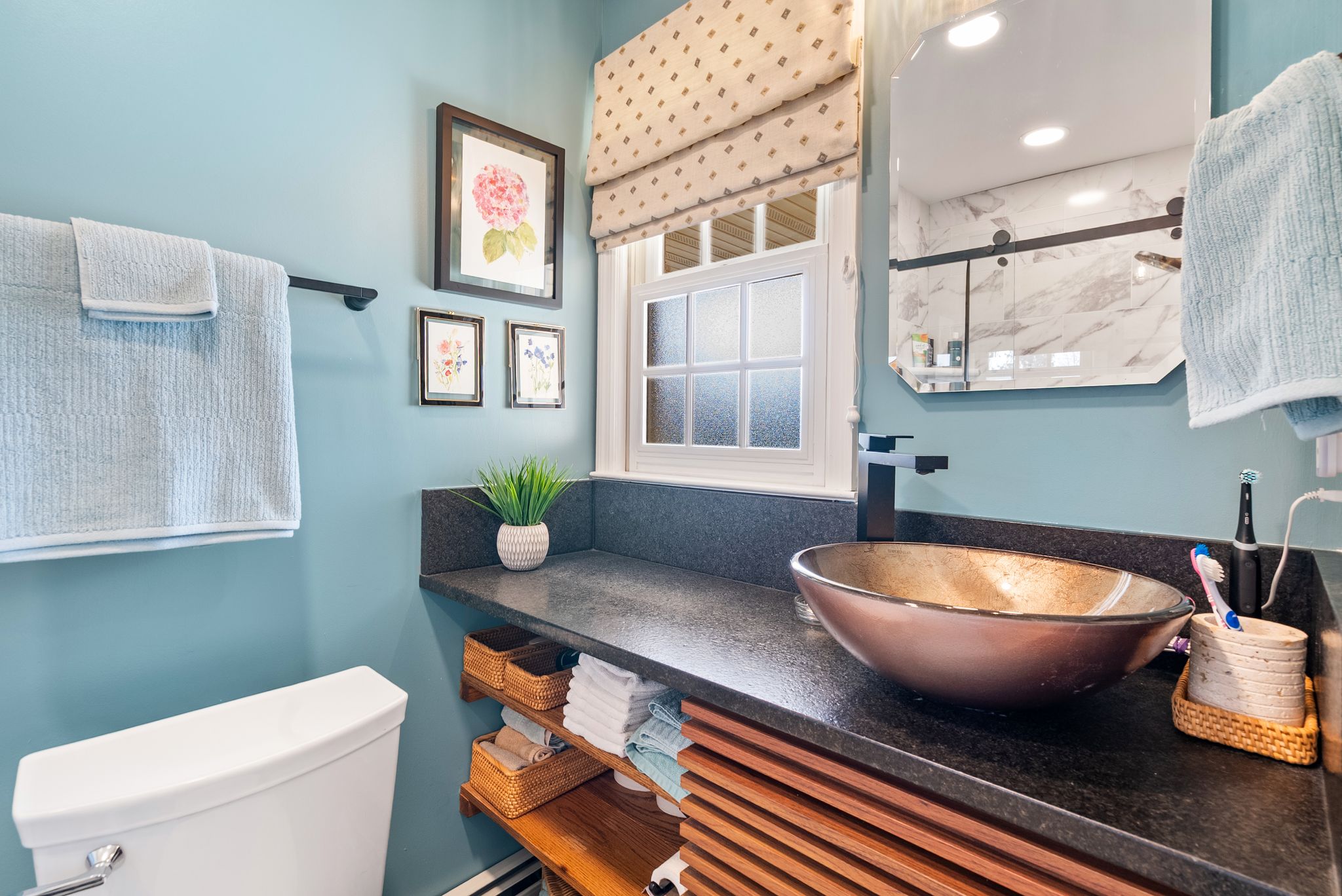  697 Cindy Blair Way - 物件實景