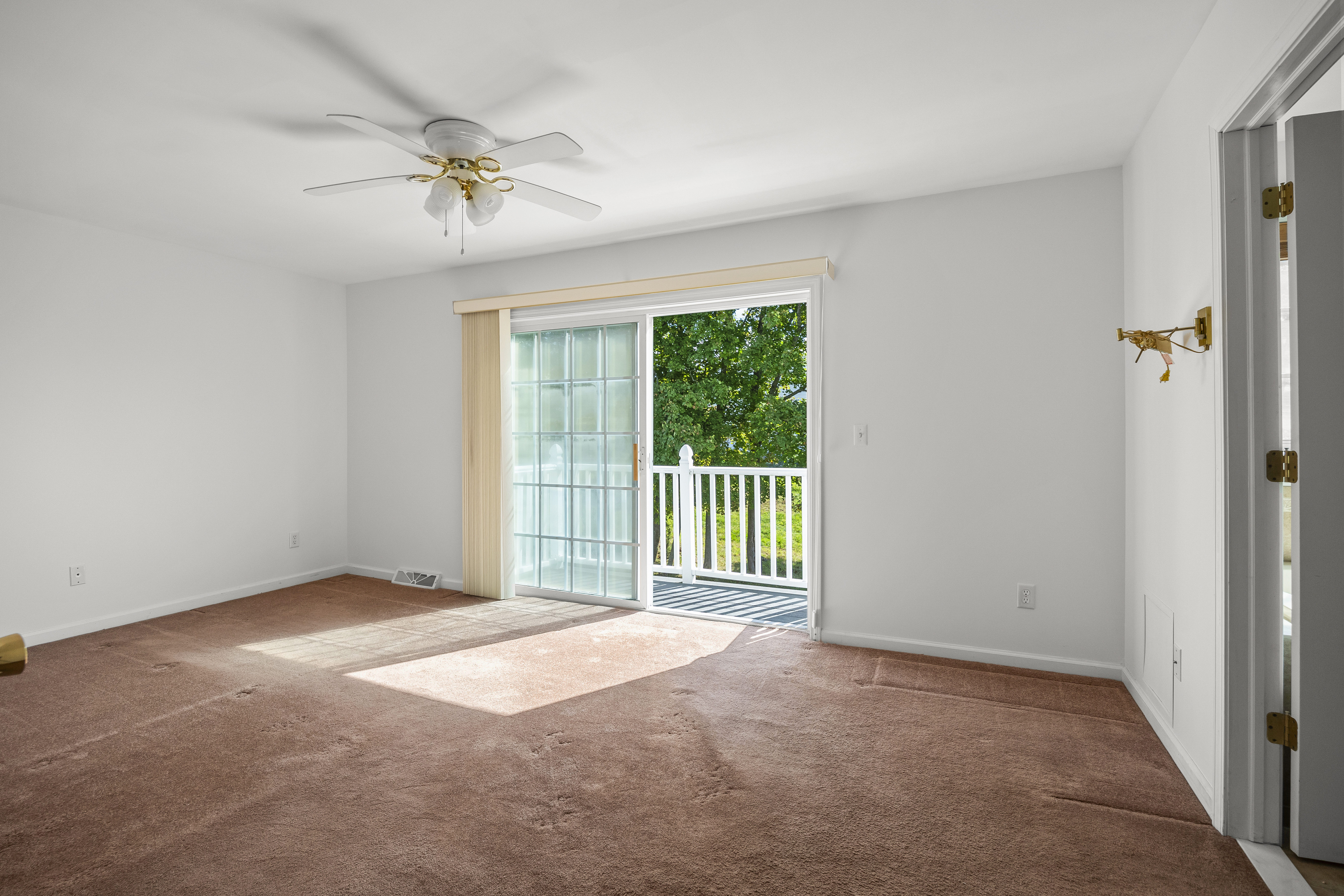  Turnkey Hudson Valley Townhouse: Main-Level Suite, Mountain Views & Deck - 物件實景