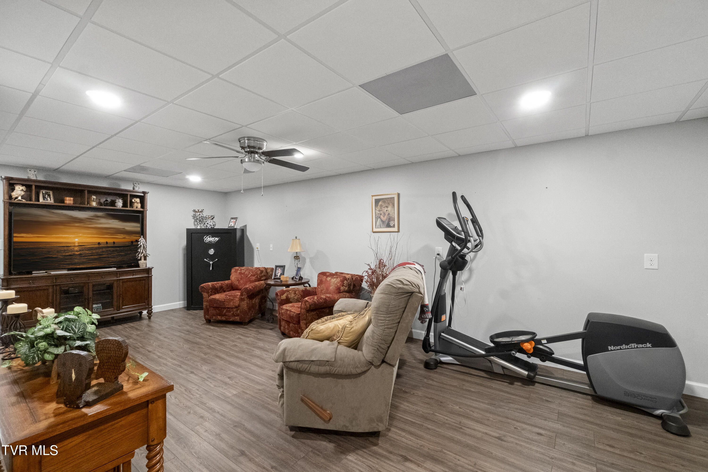 Greeneville, Tennessee, 37745, United States, 5 Bedrooms Bedrooms, ,5 BathroomsBathrooms,Residential,For Sale,2012581