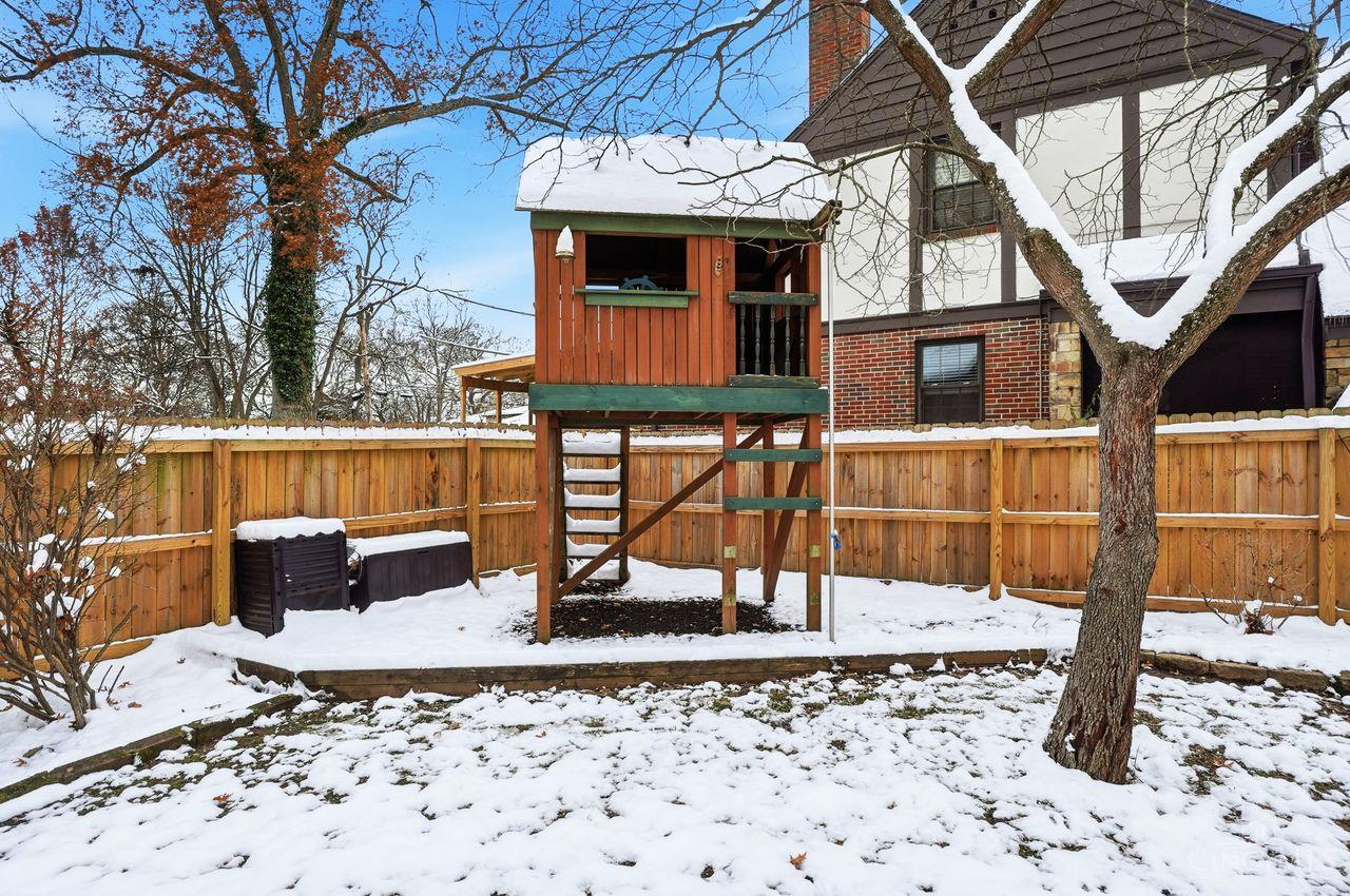 Cincinnati, Ohio, 45209, United States, 3 Bedrooms Bedrooms, ,4 BathroomsBathrooms,Residential,For Sale,2003338