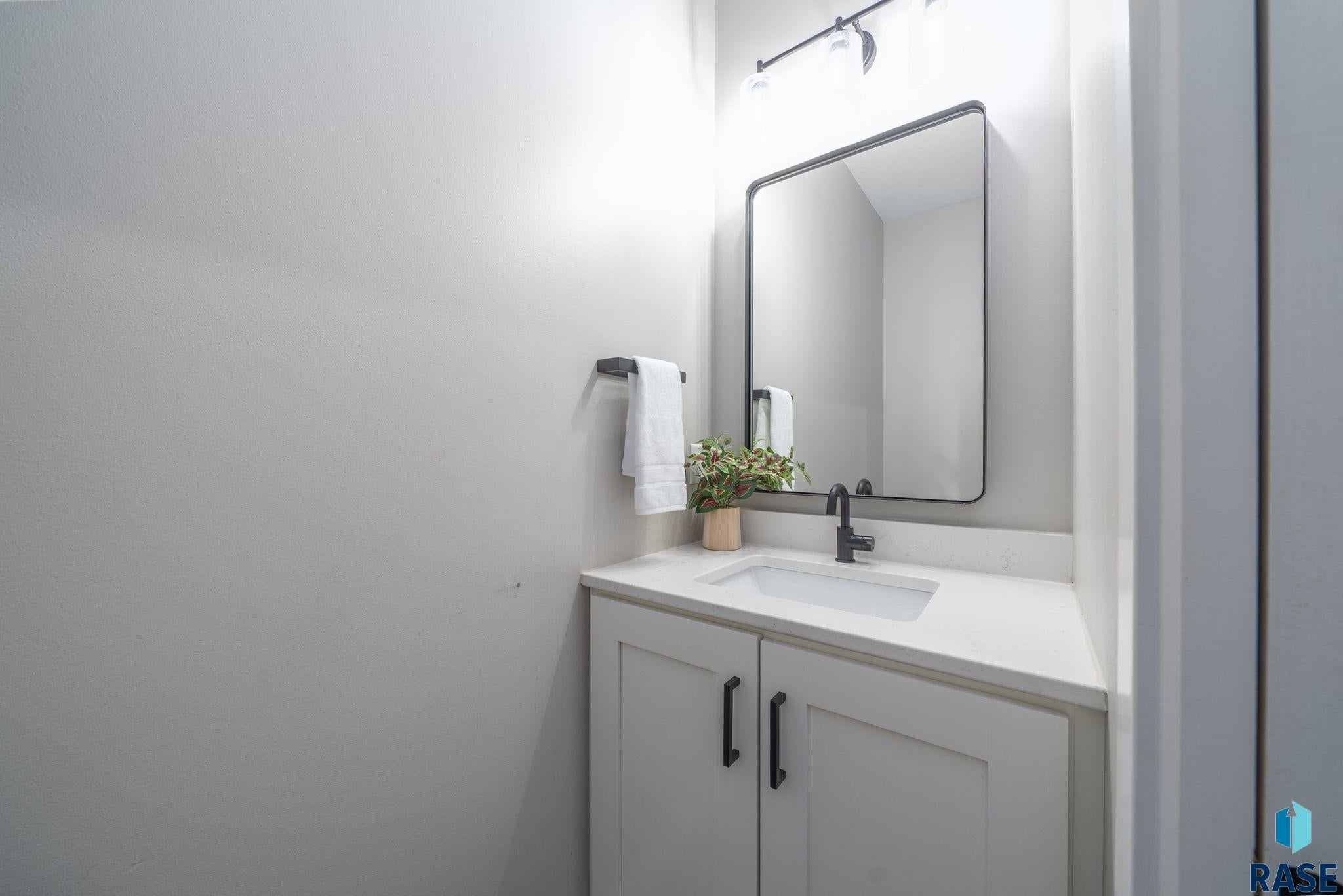 Sioux Falls, South Dakota, 57110, United States, 6 Bedrooms Bedrooms, ,4 BathroomsBathrooms,Residential,For Sale,1892157