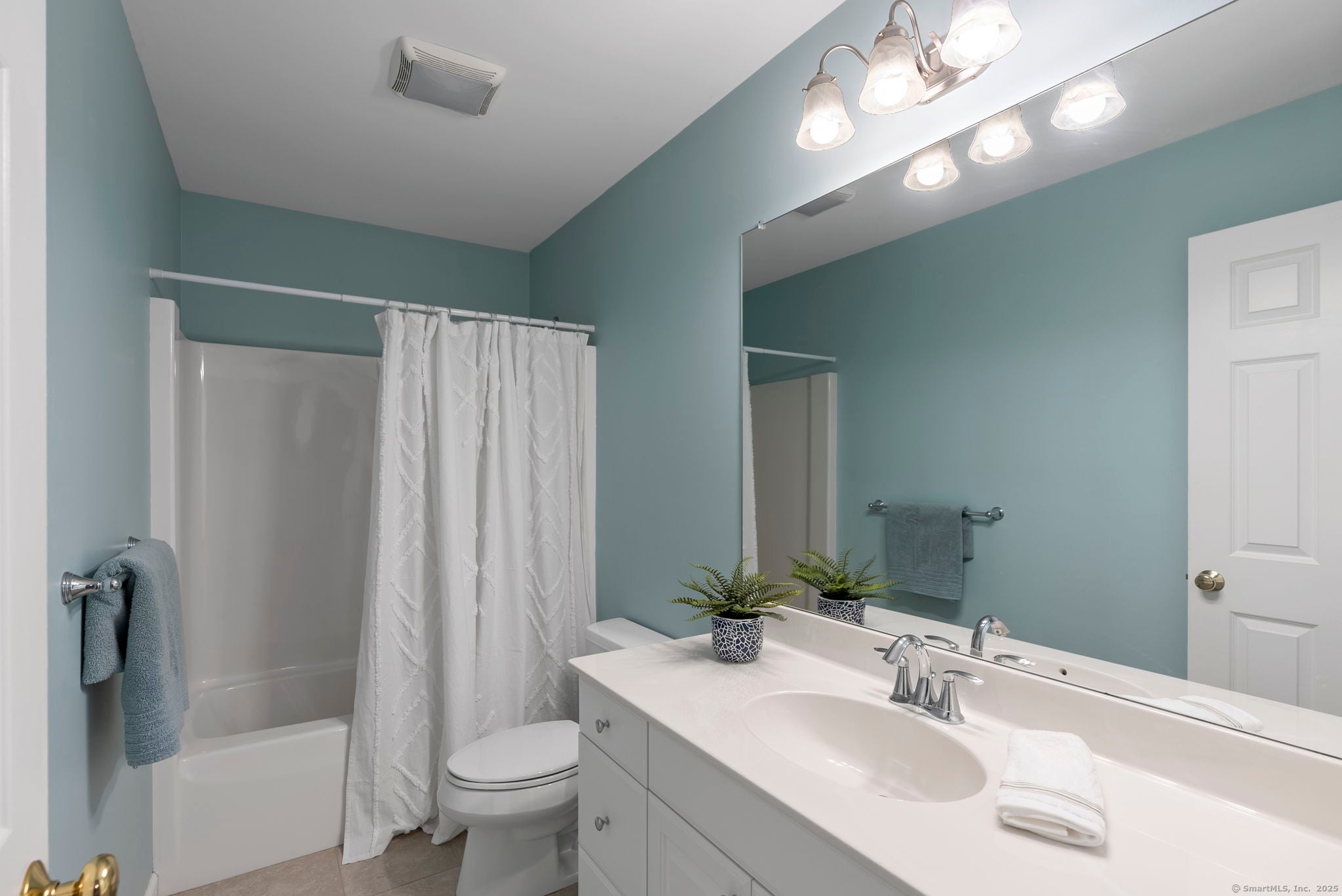 Manchester, Connecticut, 06040, United States, 4 Bedrooms Bedrooms, ,3 BathroomsBathrooms,Residential,For Sale,1916199