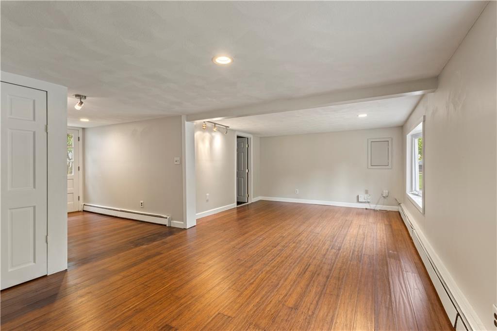North Smithfield, Rhode Island, 02896, United States, 3 Bedrooms Bedrooms, ,3 BathroomsBathrooms,Residential,For Sale,1870589