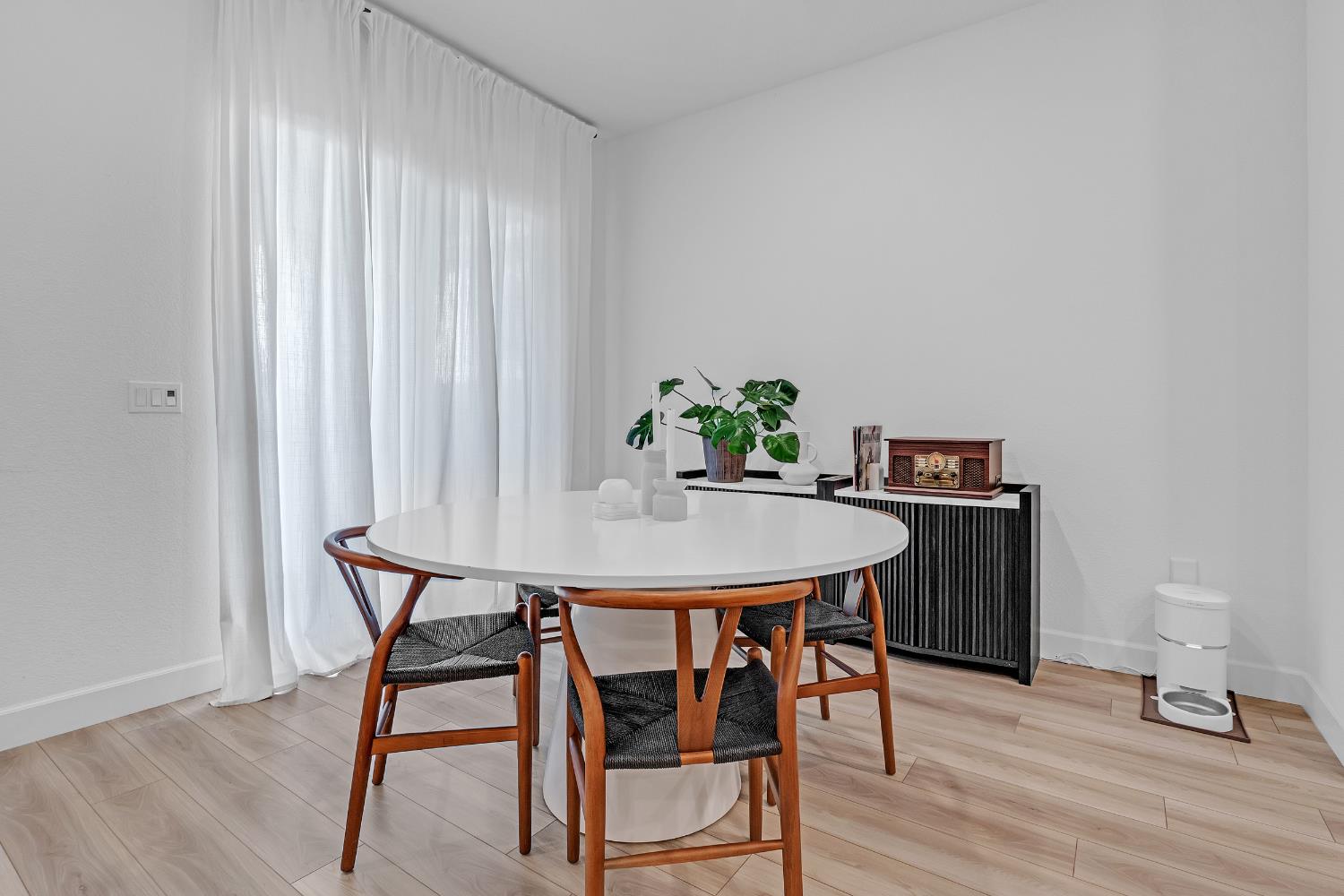 Sacramento, California, 95835, United States, 4 Bedrooms Bedrooms, ,3 BathroomsBathrooms,Residential,For Sale,1998262