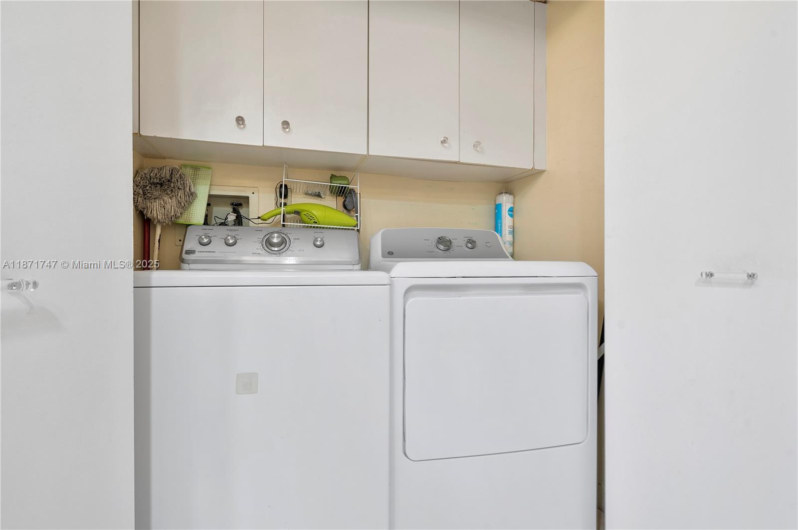 Aventura, Florida, 33180, United States, 2 Bedrooms Bedrooms, ,2 BathroomsBathrooms,Residential,For Sale,1939404