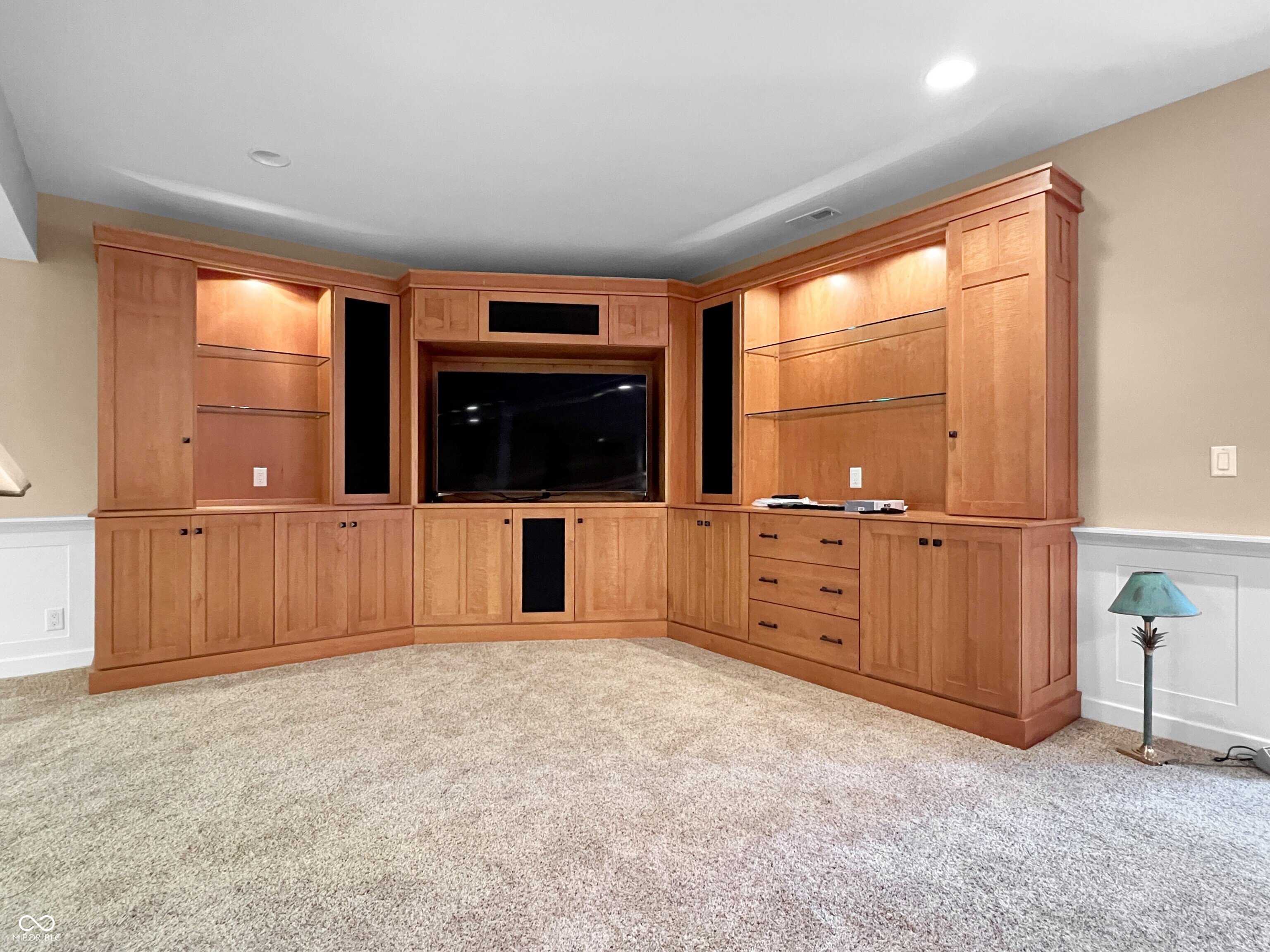 Columbus, Indiana, 47201, United States, 3 Bedrooms Bedrooms, ,3 BathroomsBathrooms,Residential,For Sale,1977125