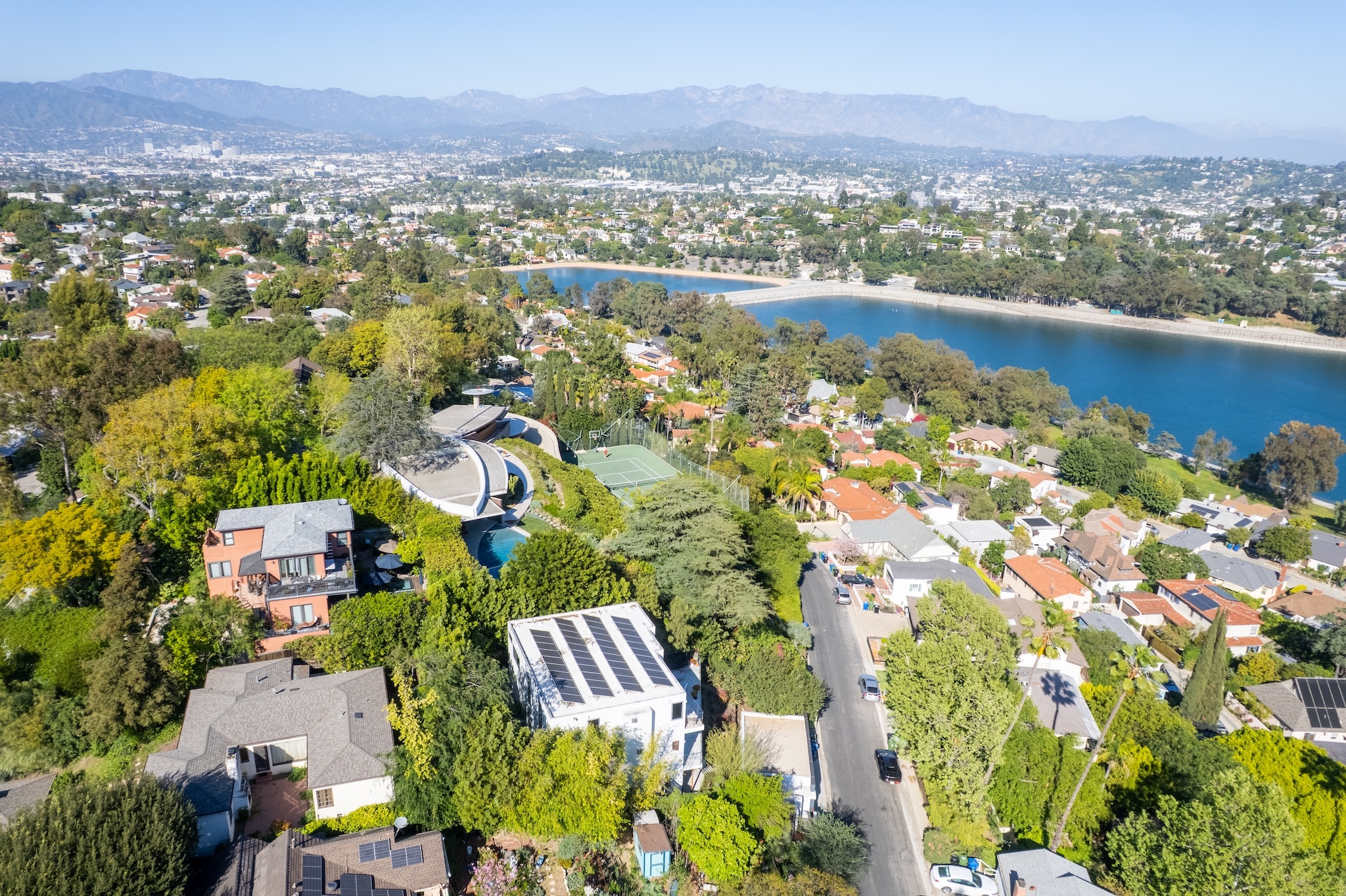  2129 Redcliff St - 物件實景