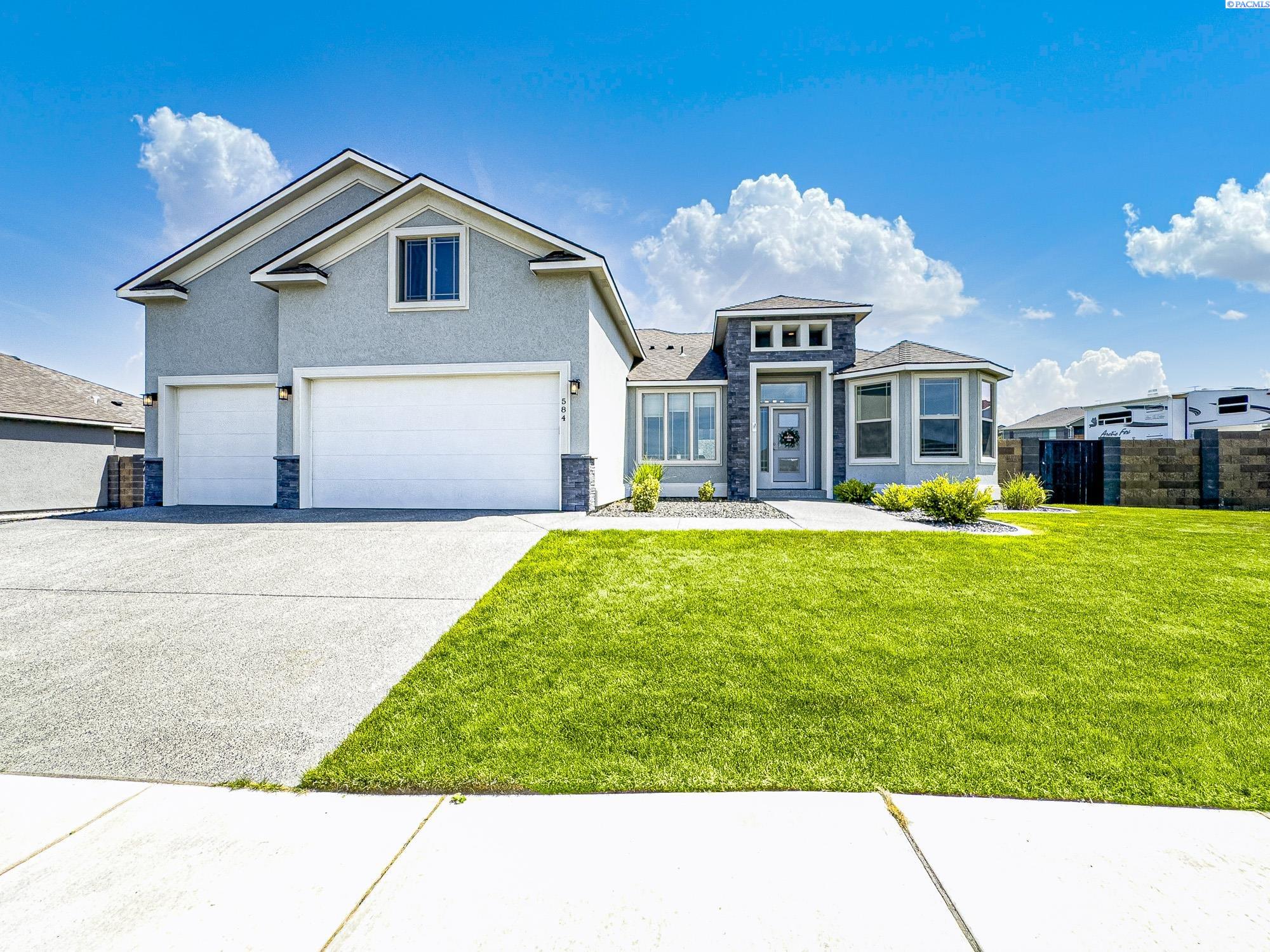 West Richland, Washington, 99353, United States, 5 Bedrooms Bedrooms, ,2 BathroomsBathrooms,Residential,For Sale,1873826