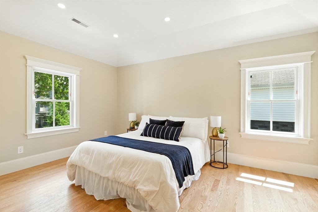 Newton, Massachusetts, 02459, United States, 5 Bedrooms Bedrooms, ,6 BathroomsBathrooms,Residential,For Sale,1938580