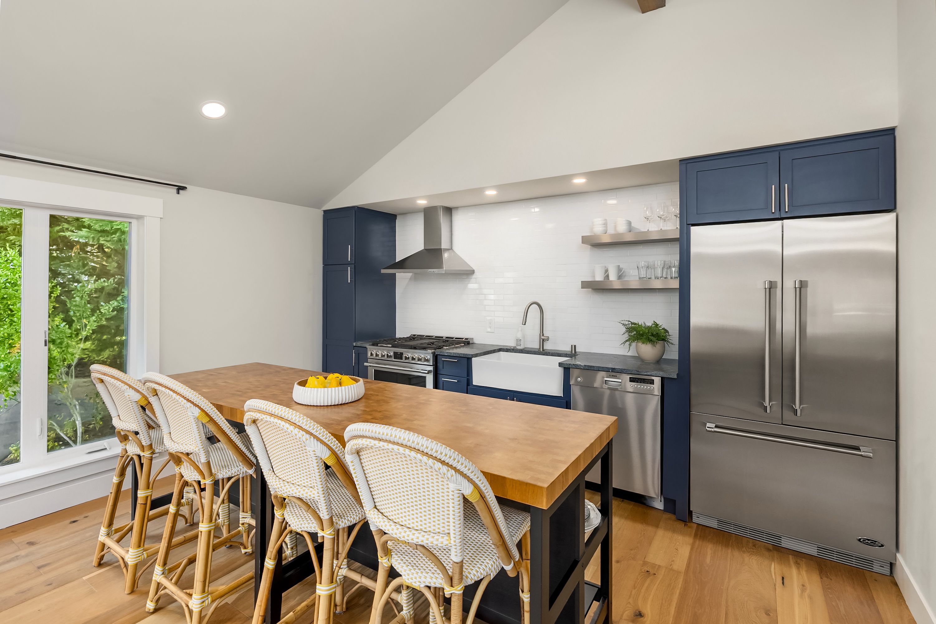  689 Pierce Court Northwest, Bainbridge Island, WA 98110 - 物件實景