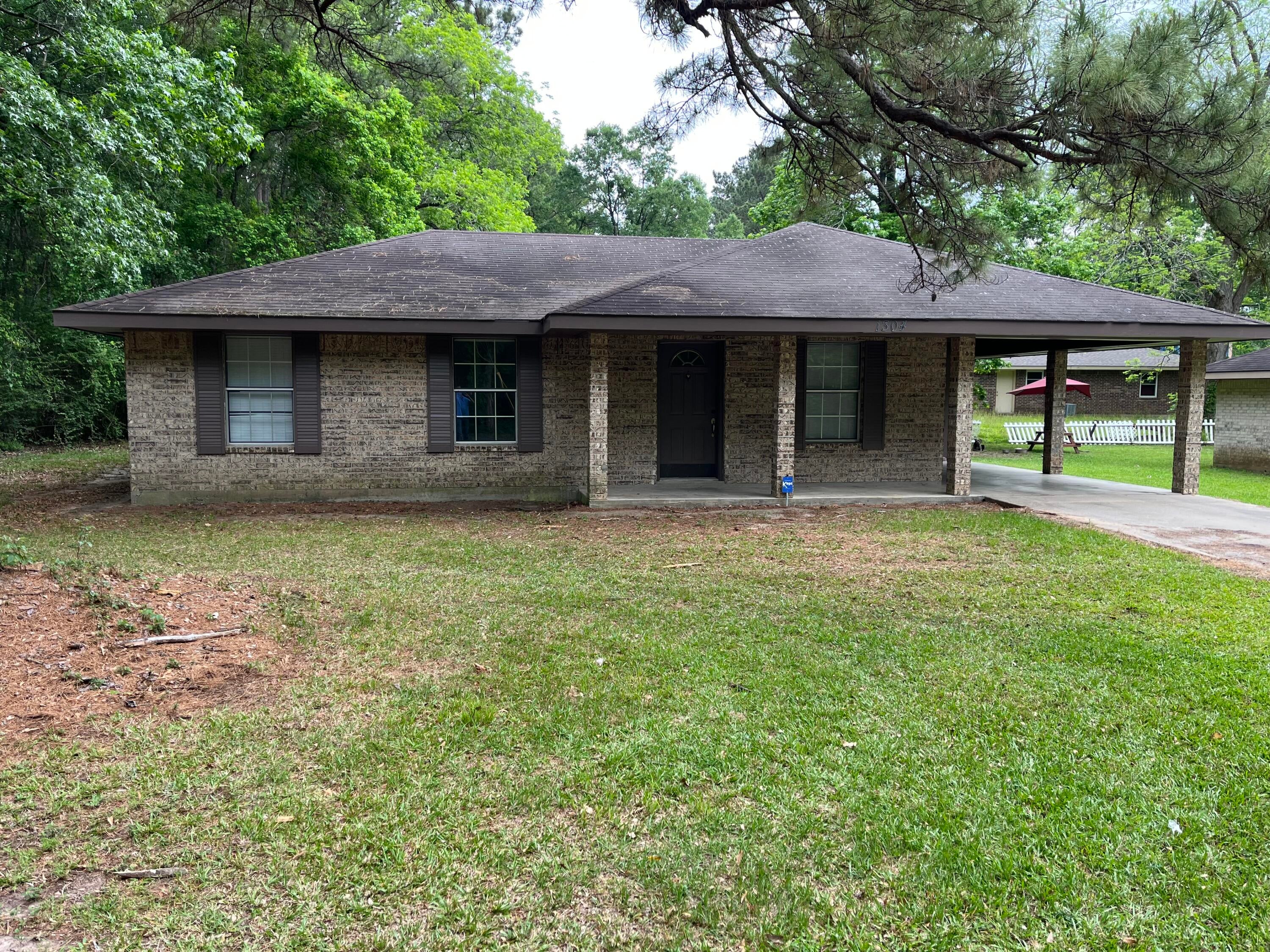 Butler St, Leesville, LA 71446