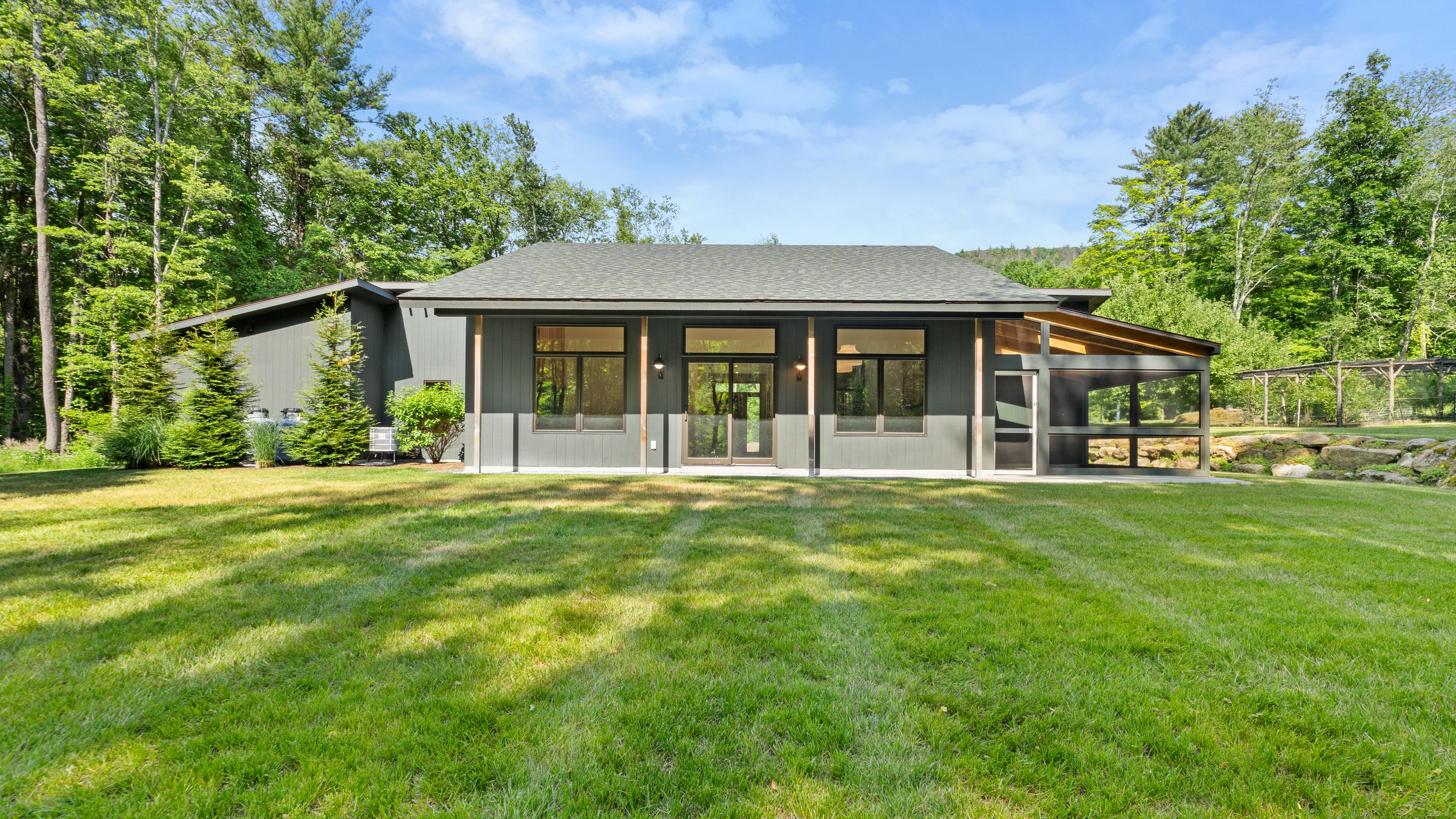  Stunning Contemporary Single Level Home - 物件實景