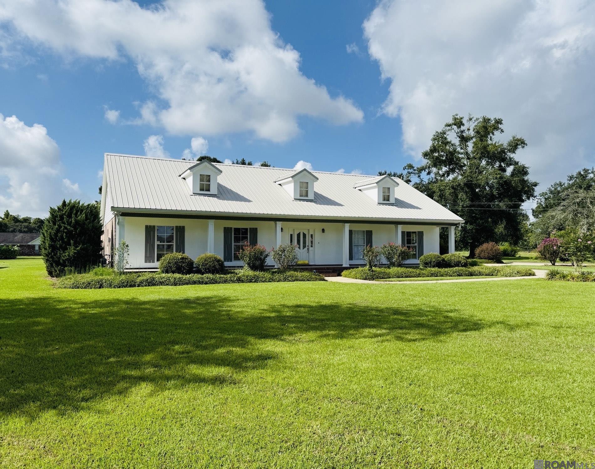 Gonzales, Louisiana, 70737, United States, 4 Bedrooms Bedrooms, ,3 BathroomsBathrooms,Residential,For Sale,1975602