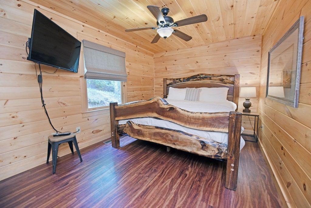 Blue Ridge, Georgia, 30513, United States, 3 Bedrooms Bedrooms, ,2 BathroomsBathrooms,Residential,For Sale,1859730