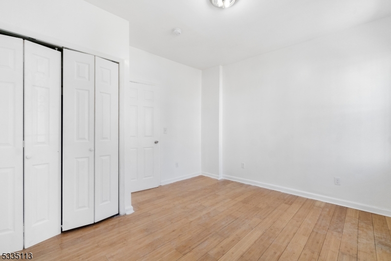 Irvington Twp., New Jersey, 07111, United States, 6 Bedrooms Bedrooms, ,2 BathroomsBathrooms,Residential,For Sale,1896504