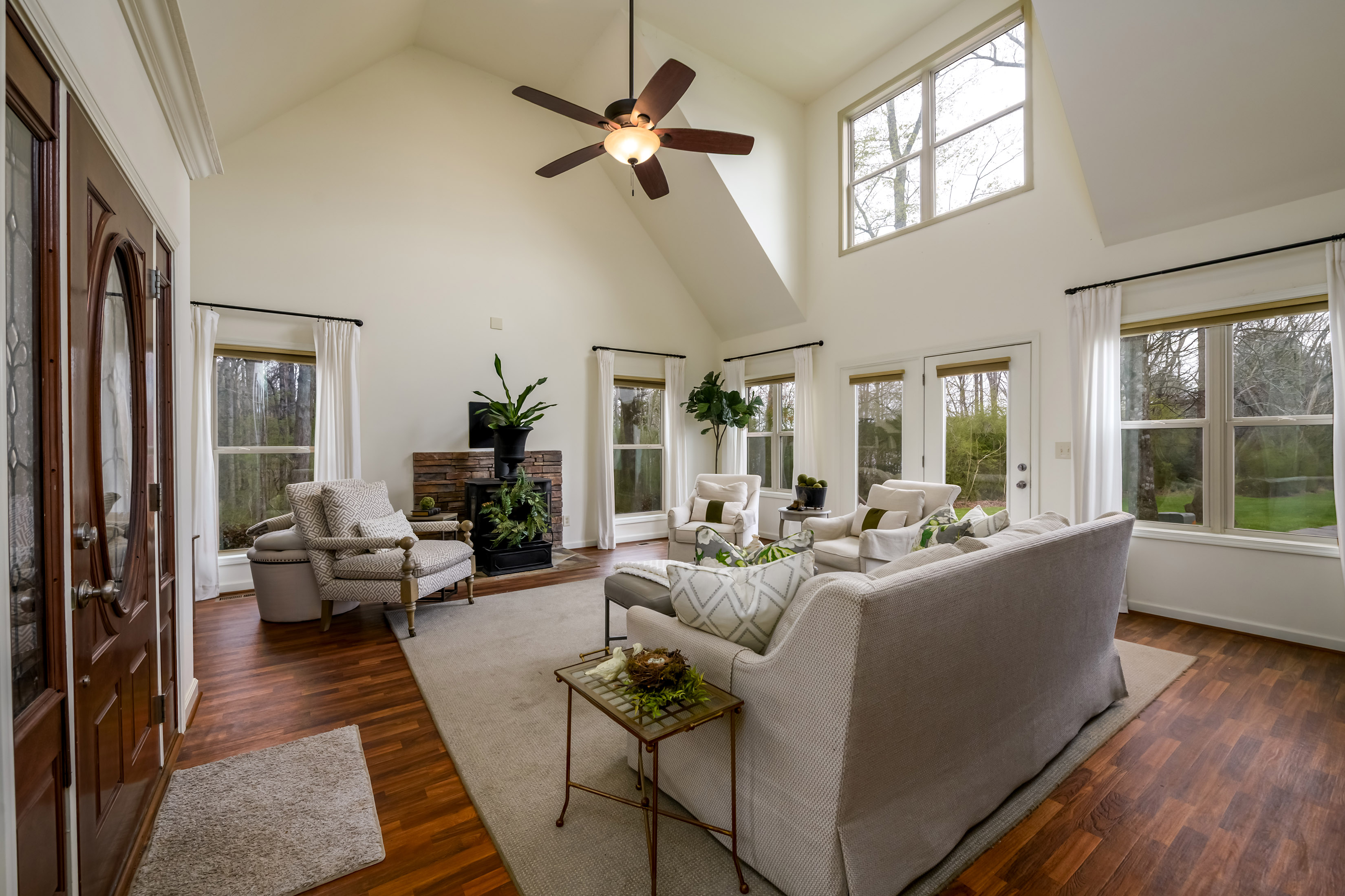  Lakefront Estate with Private Dock, Guest Home and Pool - 物件實景