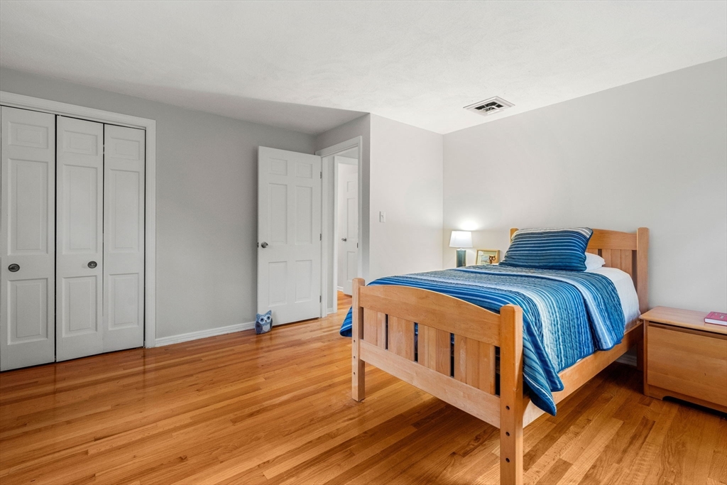 Andover, Massachusetts, 01810, United States, 4 Bedrooms Bedrooms, ,3 BathroomsBathrooms,Residential,For Sale,1987628