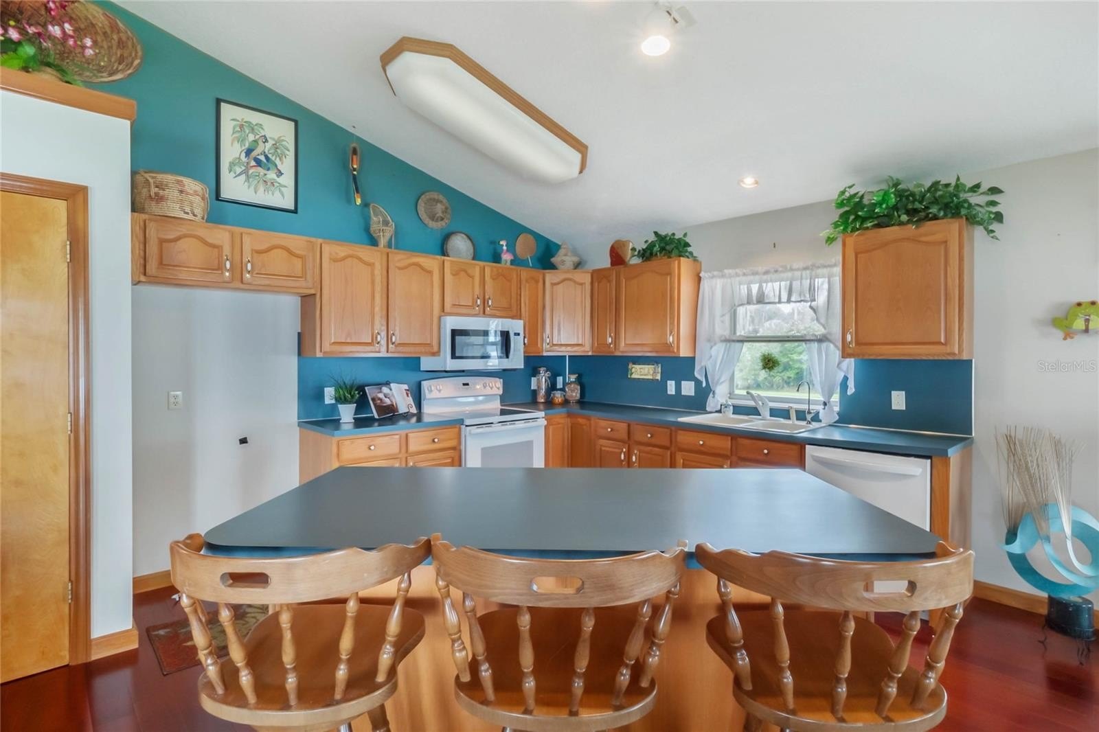 LAKE WALES, Florida, 33898, United States, 6 Bedrooms Bedrooms, ,5 BathroomsBathrooms,Residential,For Sale,1974565