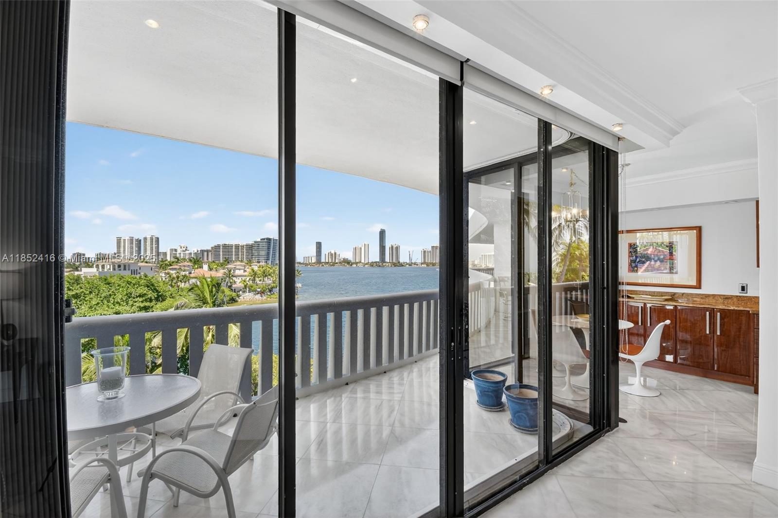 Aventura, Florida, 33160, United States, 2 Bedrooms Bedrooms, ,2 BathroomsBathrooms,Residential,For Sale,1908506
