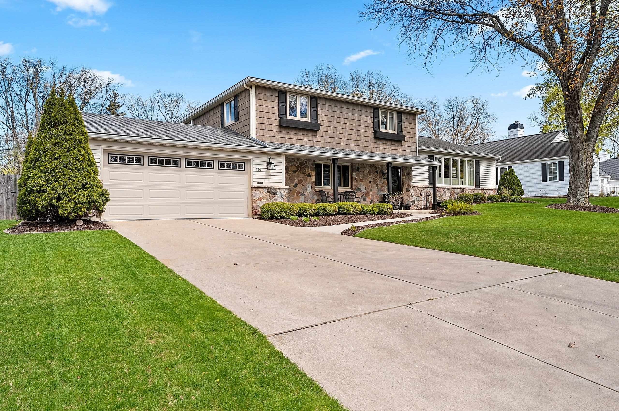GREEN BAY, Wisconsin, 54301, United States, 4 Bedrooms Bedrooms, ,3 BathroomsBathrooms,Residential,For Sale,2048088