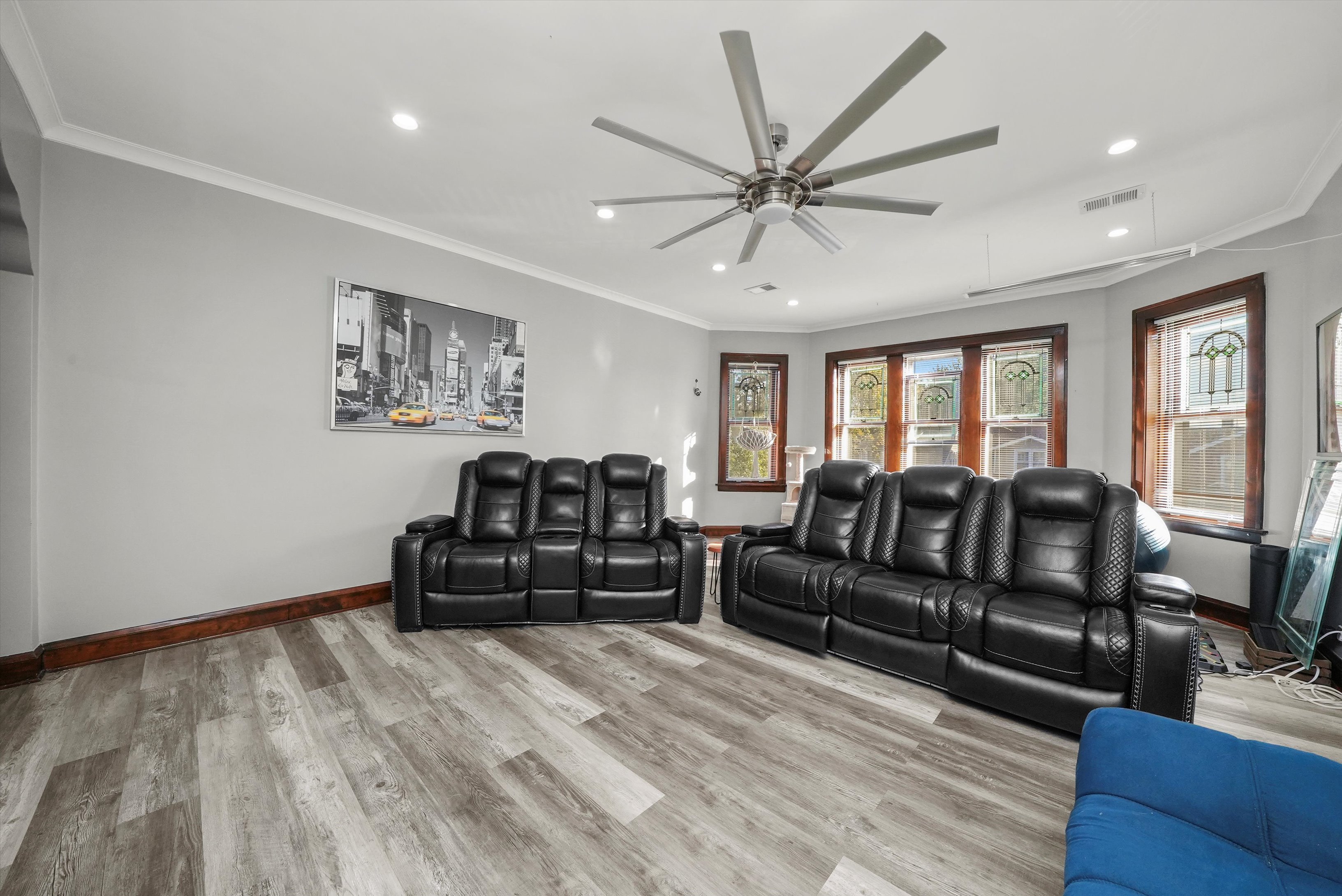 Chicago, Illinois, 60639, United States, 8 Bedrooms Bedrooms, ,3 BathroomsBathrooms,Residential,For Sale,1986101