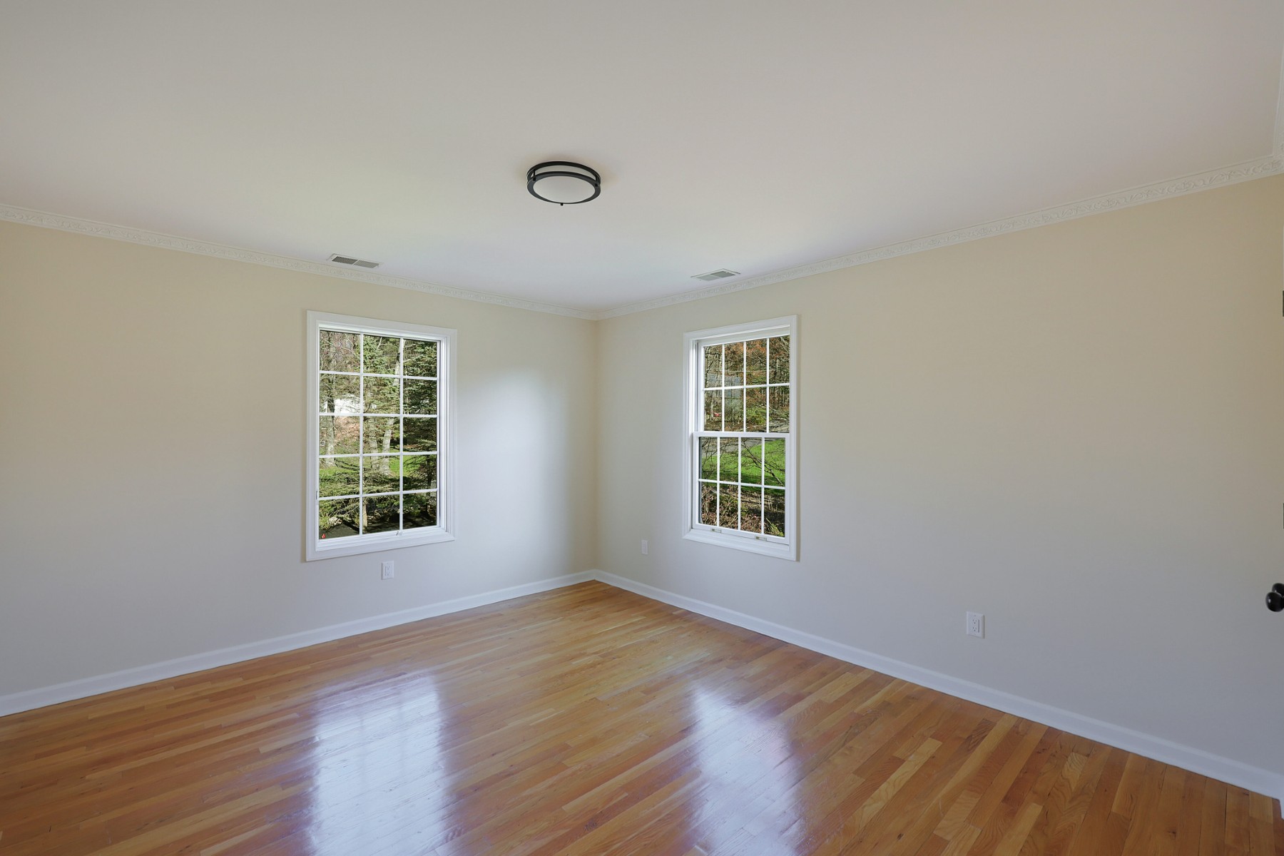  Impressive Seven Bedroom Colonial Offer Privacy and Practicality - 物件實景