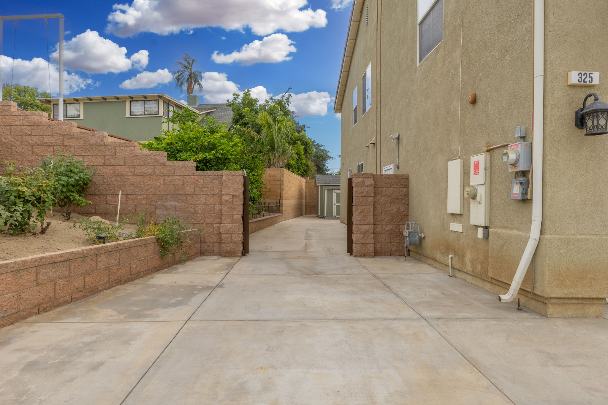 Redlands, California, 92374, United States, 6 Bedrooms Bedrooms, ,4 BathroomsBathrooms,Residential,For Sale,1923576