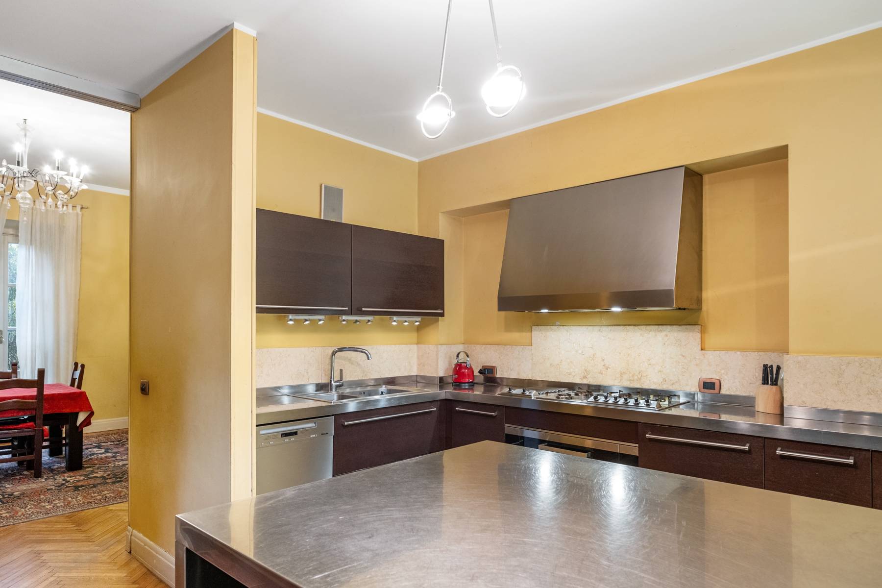 Varese, Varese, 21100, IT, 8 Bedrooms Bedrooms, ,8 BathroomsBathrooms,Residential,For Sale,1796784
