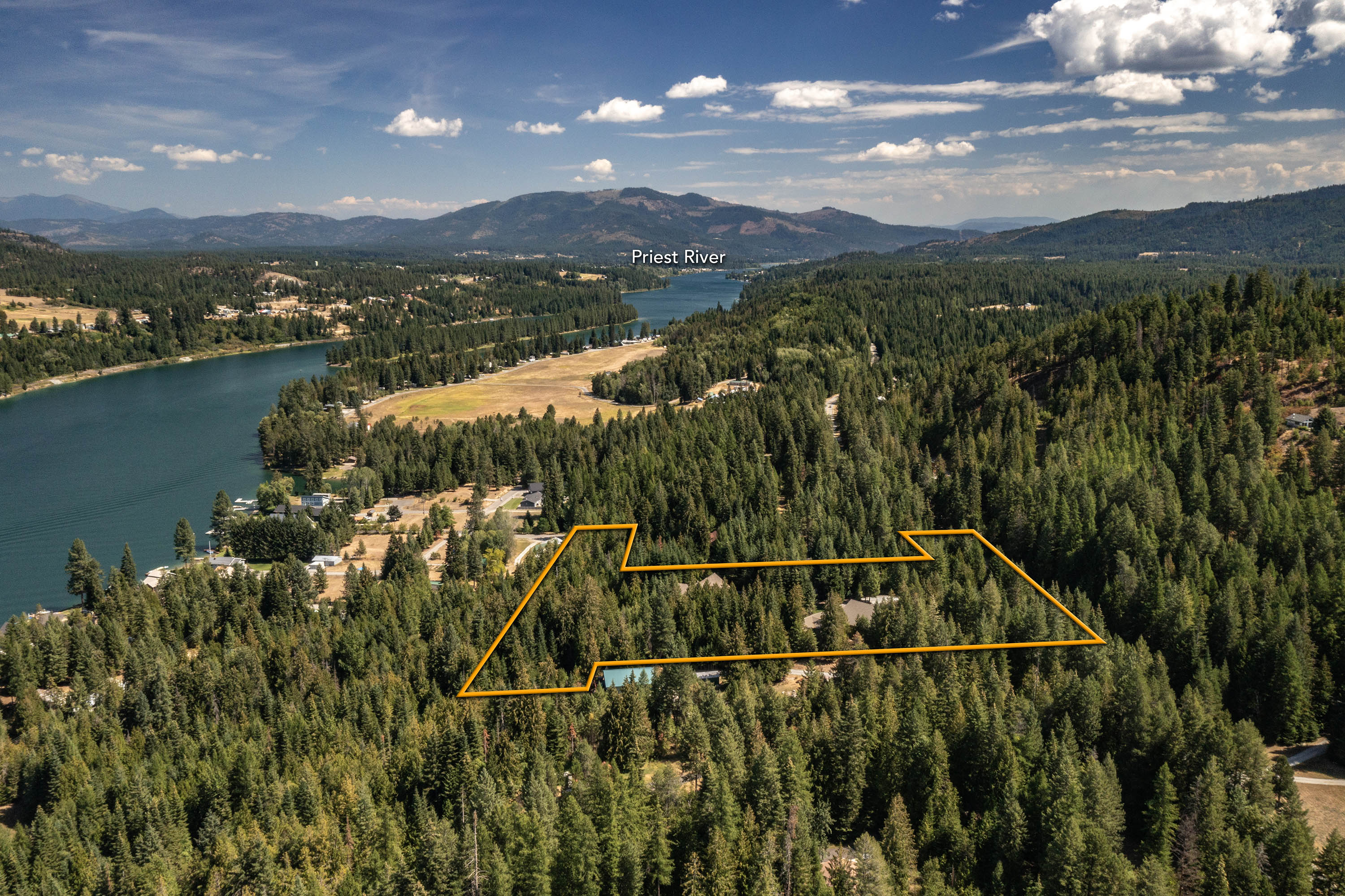 Priest River, Idaho, 83856, United States, 4 Bedrooms Bedrooms, ,5 BathroomsBathrooms,Residential,For Sale,1921614