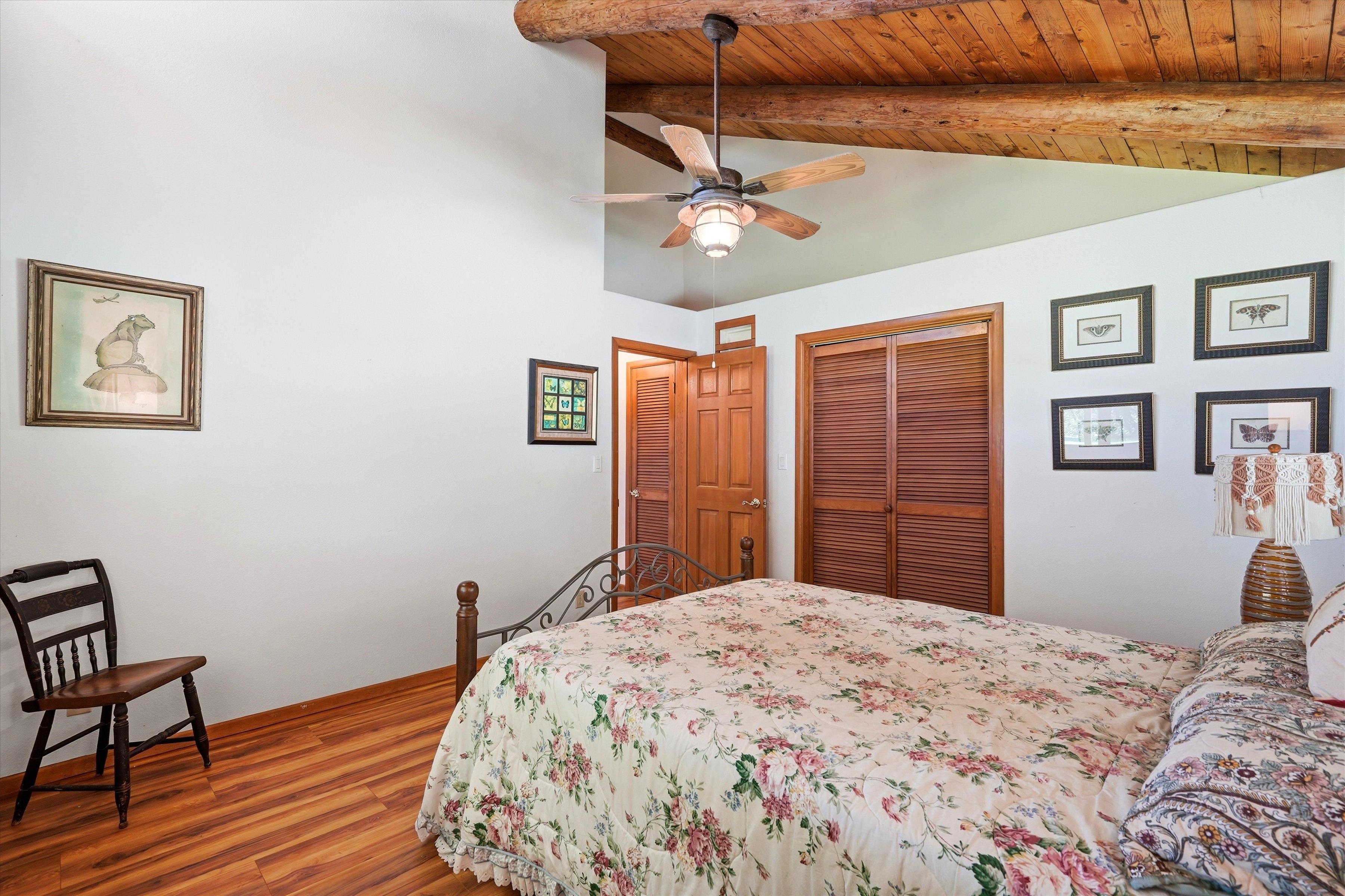  Single-level home on 2.5 fully fenced and gated acres - 物件實景