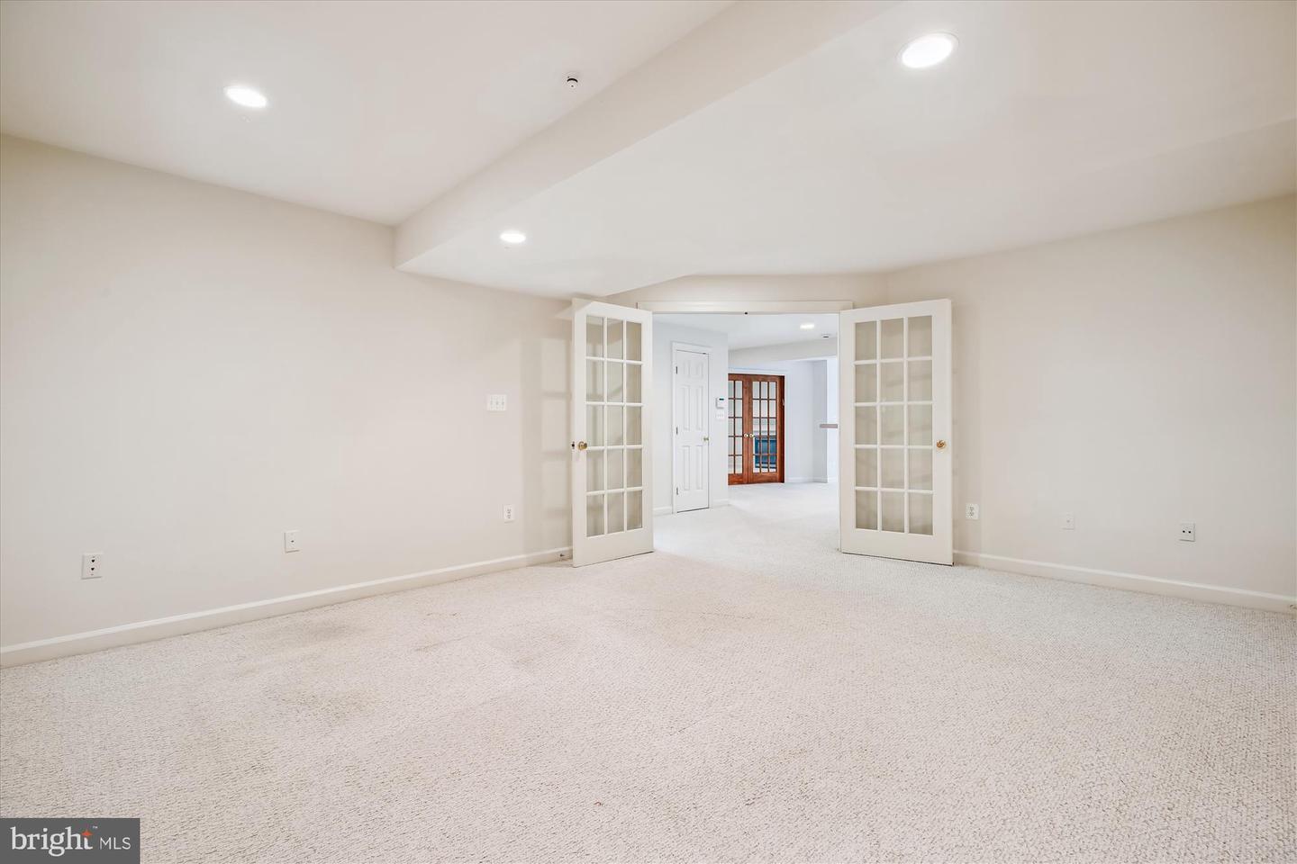 Gaithersburg, Maryland, 20878, United States, 5 Bedrooms Bedrooms, ,5 BathroomsBathrooms,Residential,For Sale,1907649