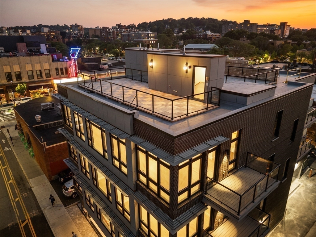 Brookline, Massachusetts, 02446, United States, 3 Bedrooms Bedrooms, ,4 BathroomsBathrooms,Residential,For Sale,1975462