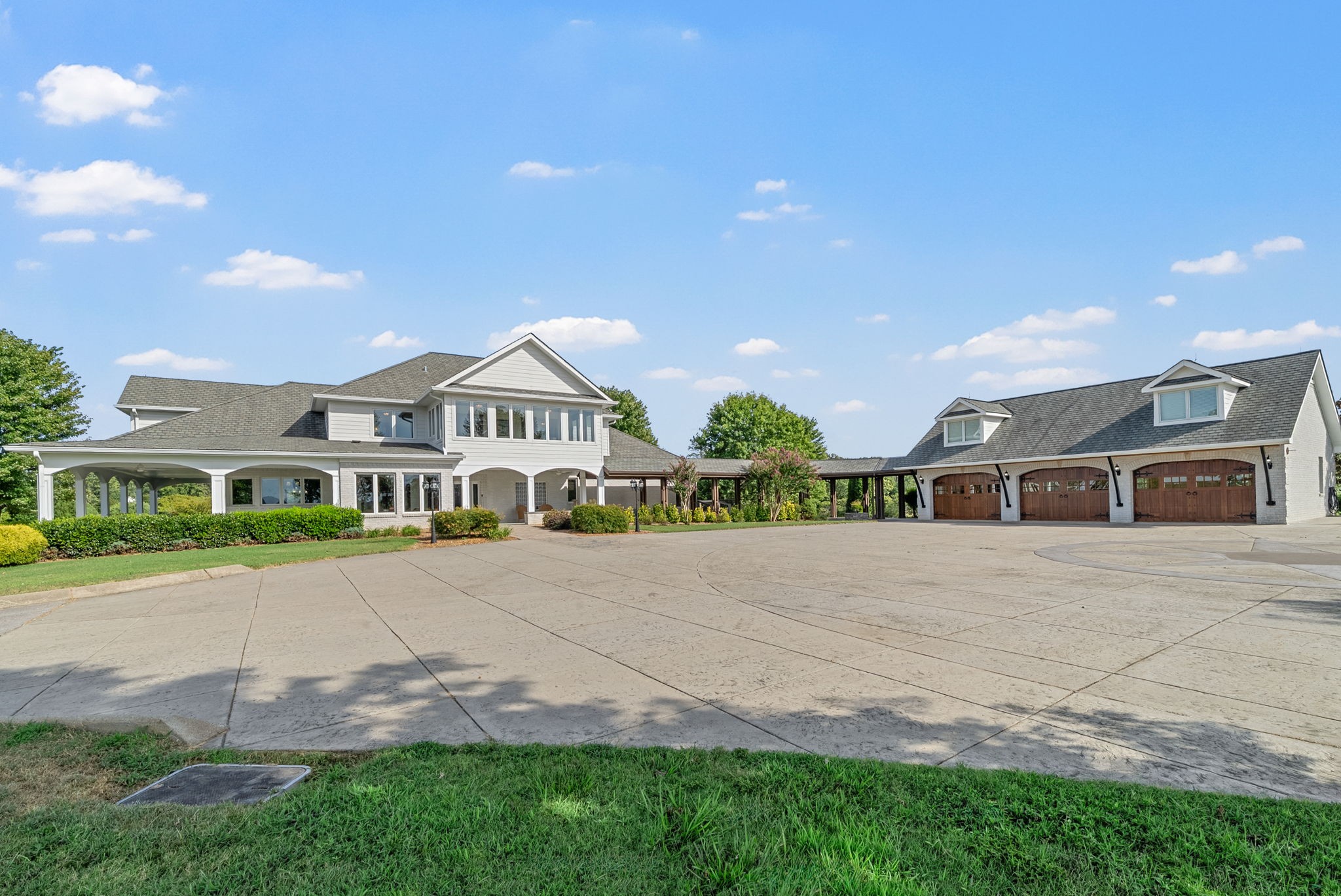 Clarksville, Tennessee, 37040, United States, 4 Bedrooms Bedrooms, ,4 BathroomsBathrooms,Residential,For Sale,1981354