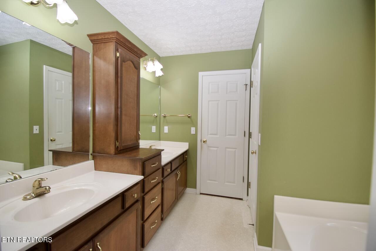 Maryville, Tennessee, 37803, United States, 3 Bedrooms Bedrooms, ,3 BathroomsBathrooms,Residential,For Sale,1857771
