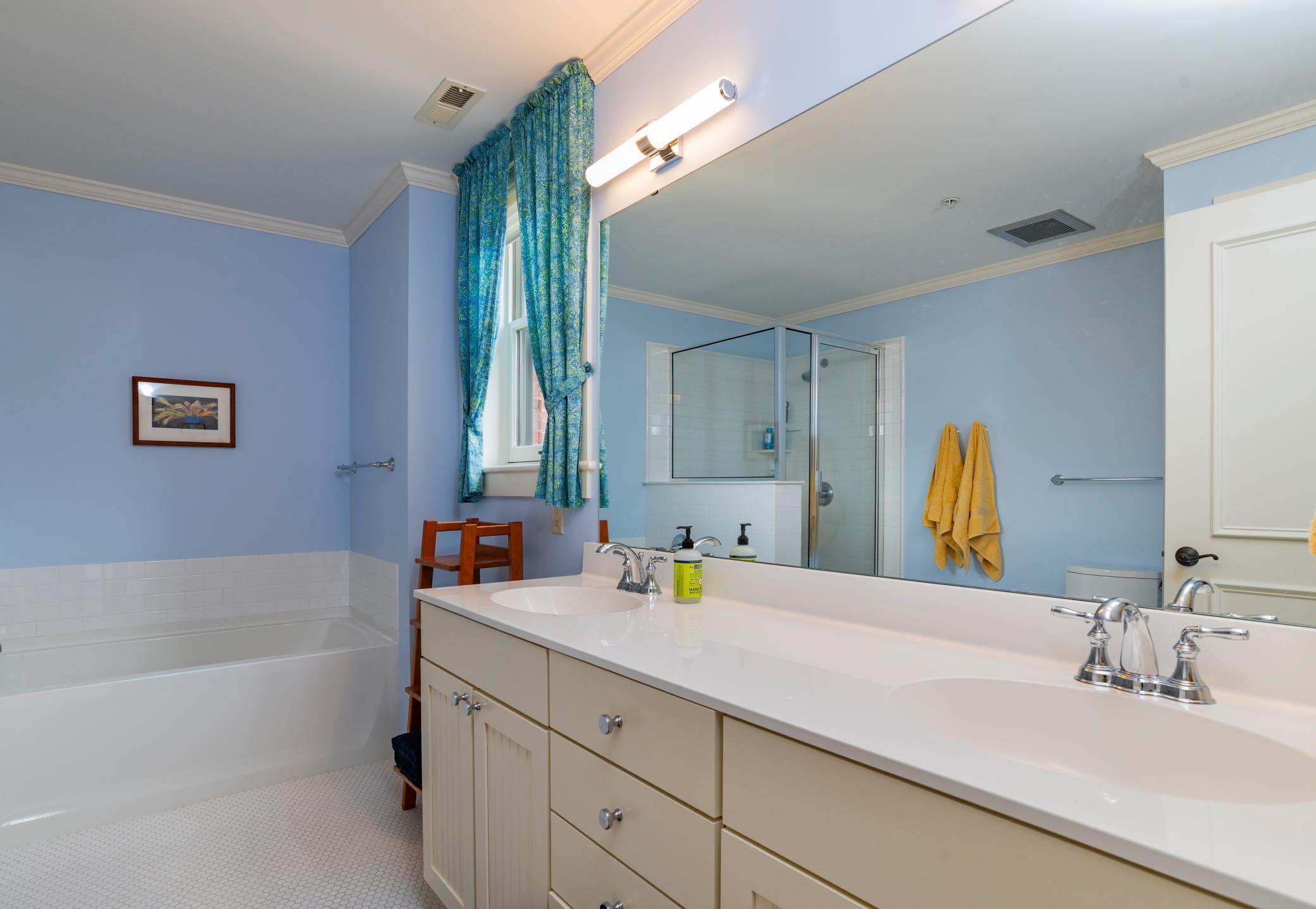 Saint Paul, Minnesota, 55102, United States, 2 Bedrooms Bedrooms, ,2 BathroomsBathrooms,Residential,For Sale,1919474