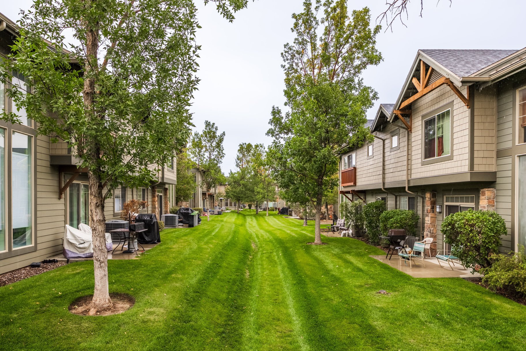  3-Bedroom Fox Point Townhome with 2-Car Garage & Newly Updated Kitchen - 物件實景