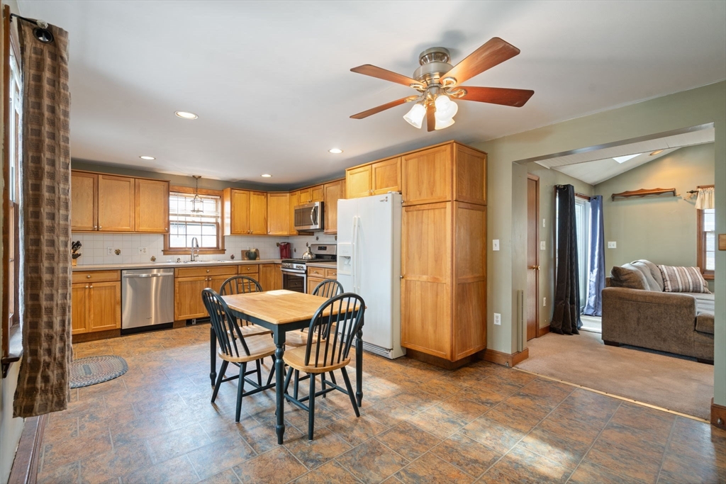 Maynard, Massachusetts, 01754, United States, 3 Bedrooms Bedrooms, ,2 BathroomsBathrooms,Residential,For Sale,1994819