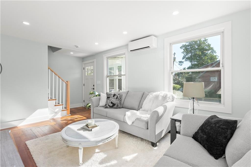 Warwick, Rhode Island, 02888, United States, 3 Bedrooms Bedrooms, ,3 BathroomsBathrooms,Residential,For Sale,2005578