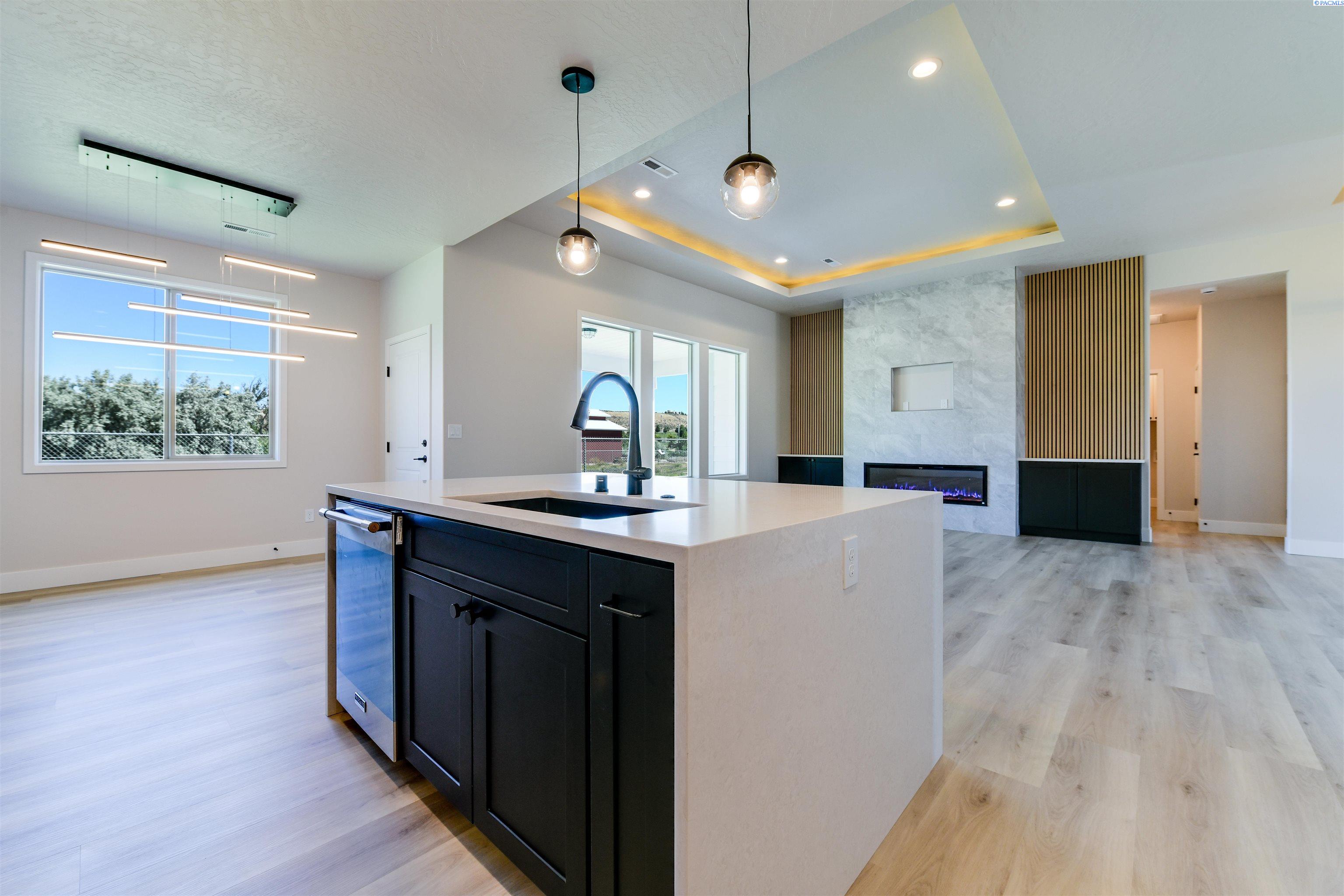 Richland, Washington, 99352, United States, 3 Bedrooms Bedrooms, ,2 BathroomsBathrooms,Residential,For Sale,1991133