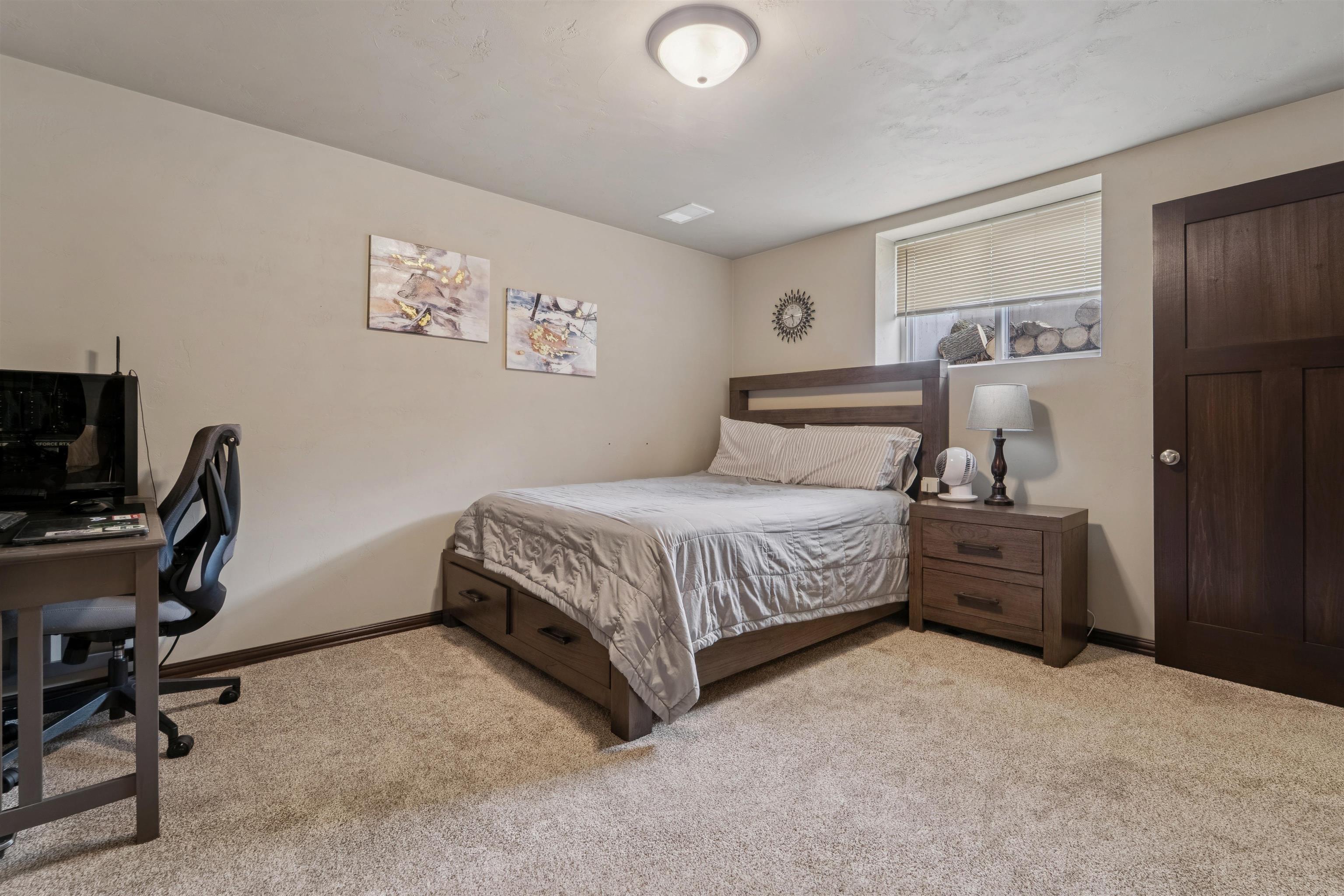 NEENAH, Wisconsin, 54956, United States, 4 Bedrooms Bedrooms, ,3 BathroomsBathrooms,Residential,For Sale,1988309