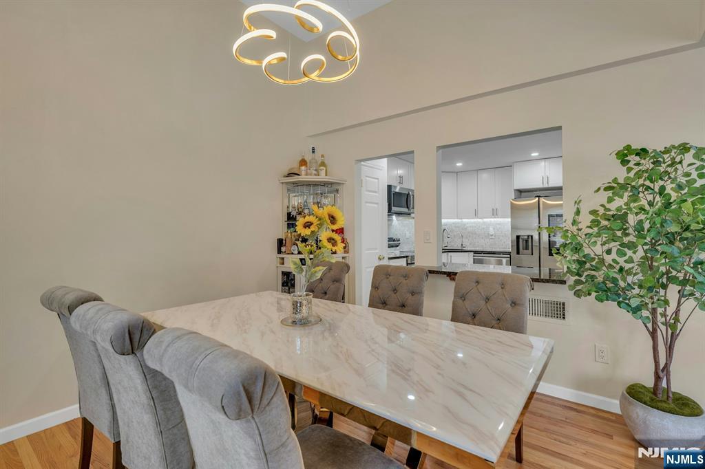 Palisades Park, New Jersey, 07650, United States, 2 Bedrooms Bedrooms, ,3 BathroomsBathrooms,Residential,For Sale,1960727