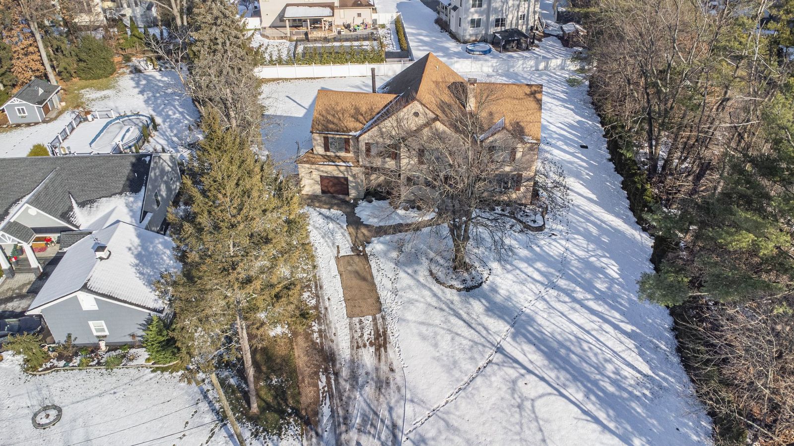 Fairfield, New Jersey, 07004, United States, 4 Bedrooms Bedrooms, ,5 BathroomsBathrooms,Residential,For Sale,2005992