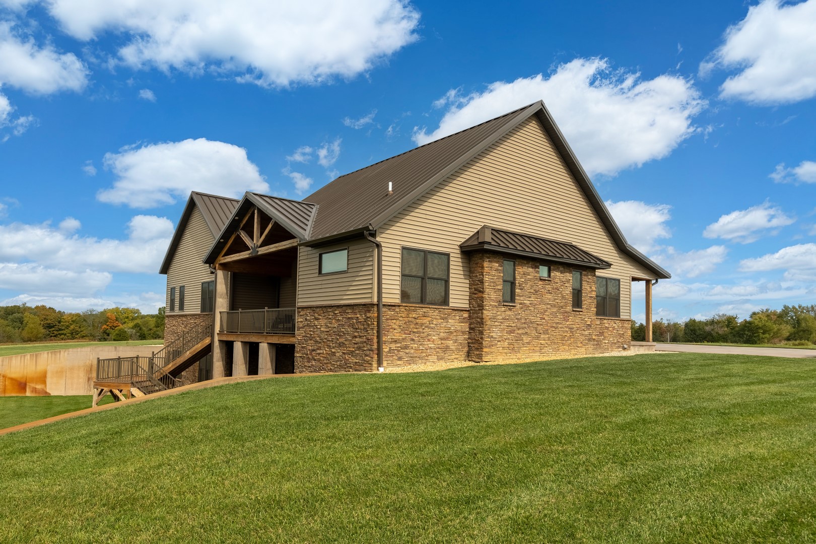 Carbondale, Illinois, 62902, United States, 3 Bedrooms Bedrooms, ,8 BathroomsBathrooms,Residential,For Sale,1986074