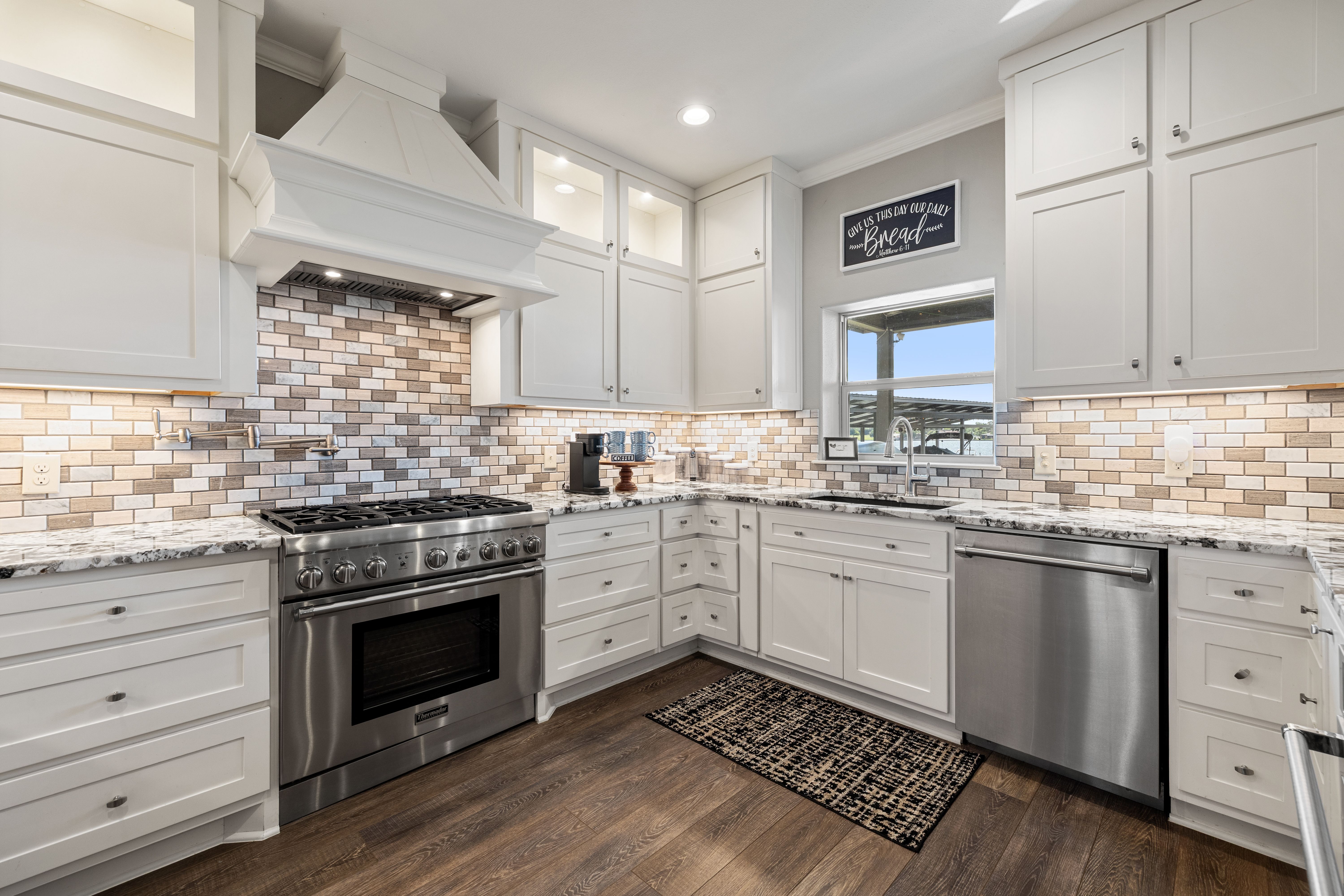  402 S. Shorewood Dr on Lake LBJ - 物件實景